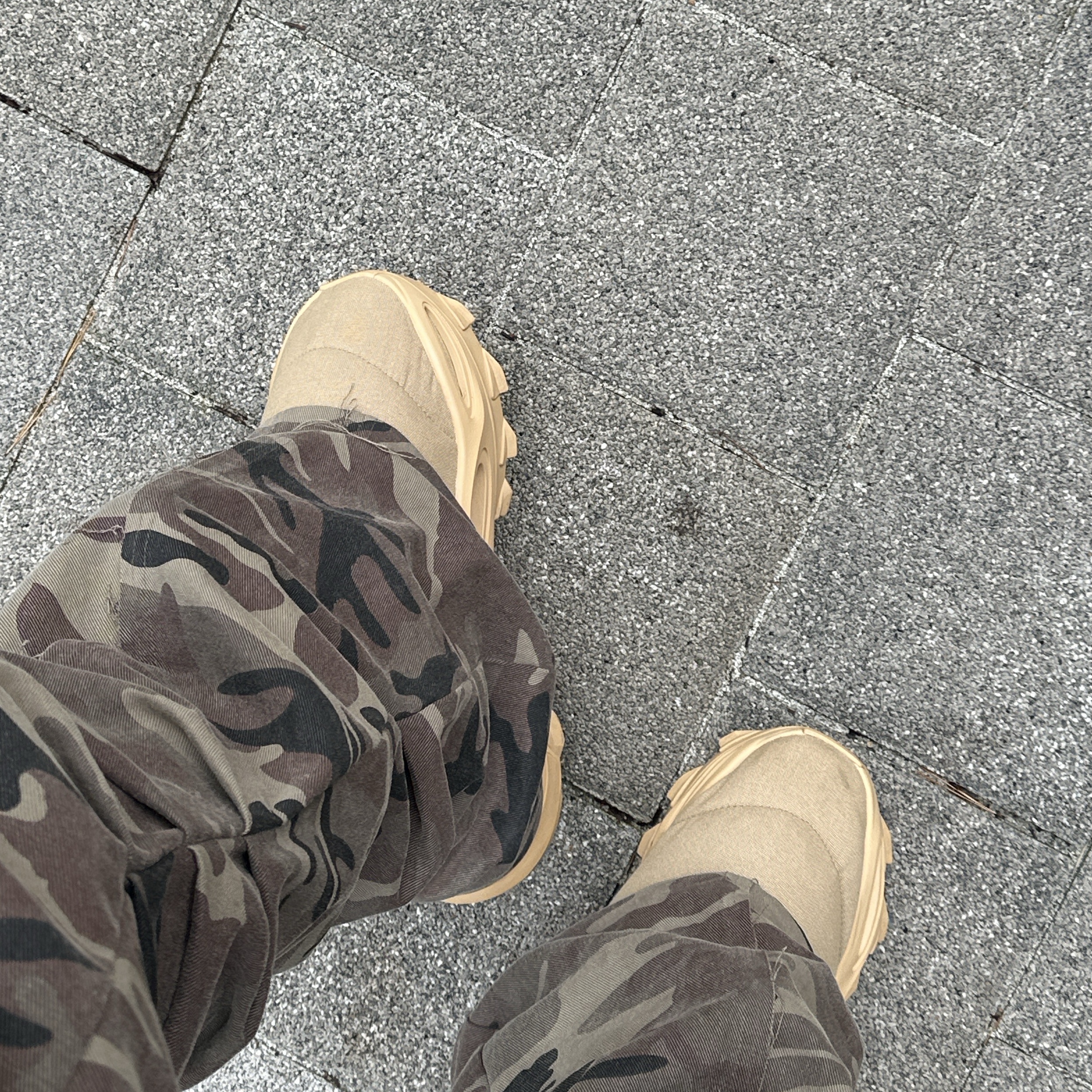 Adidas Yeezy NSLTD Boot Khaki 착용 스타일 - 1
