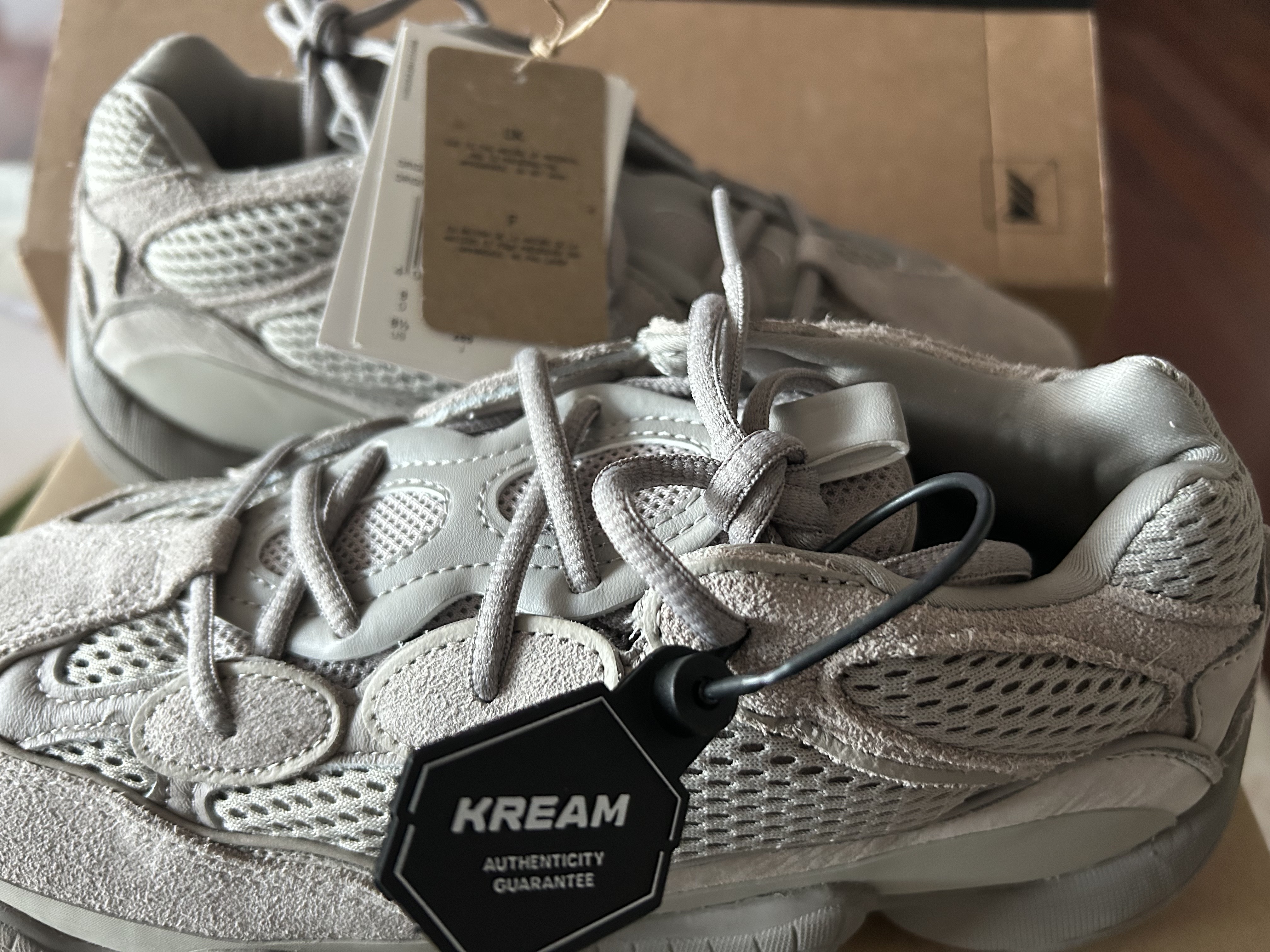 Adidas Yeezy 500 Ash Grey 착용 스타일 - 3