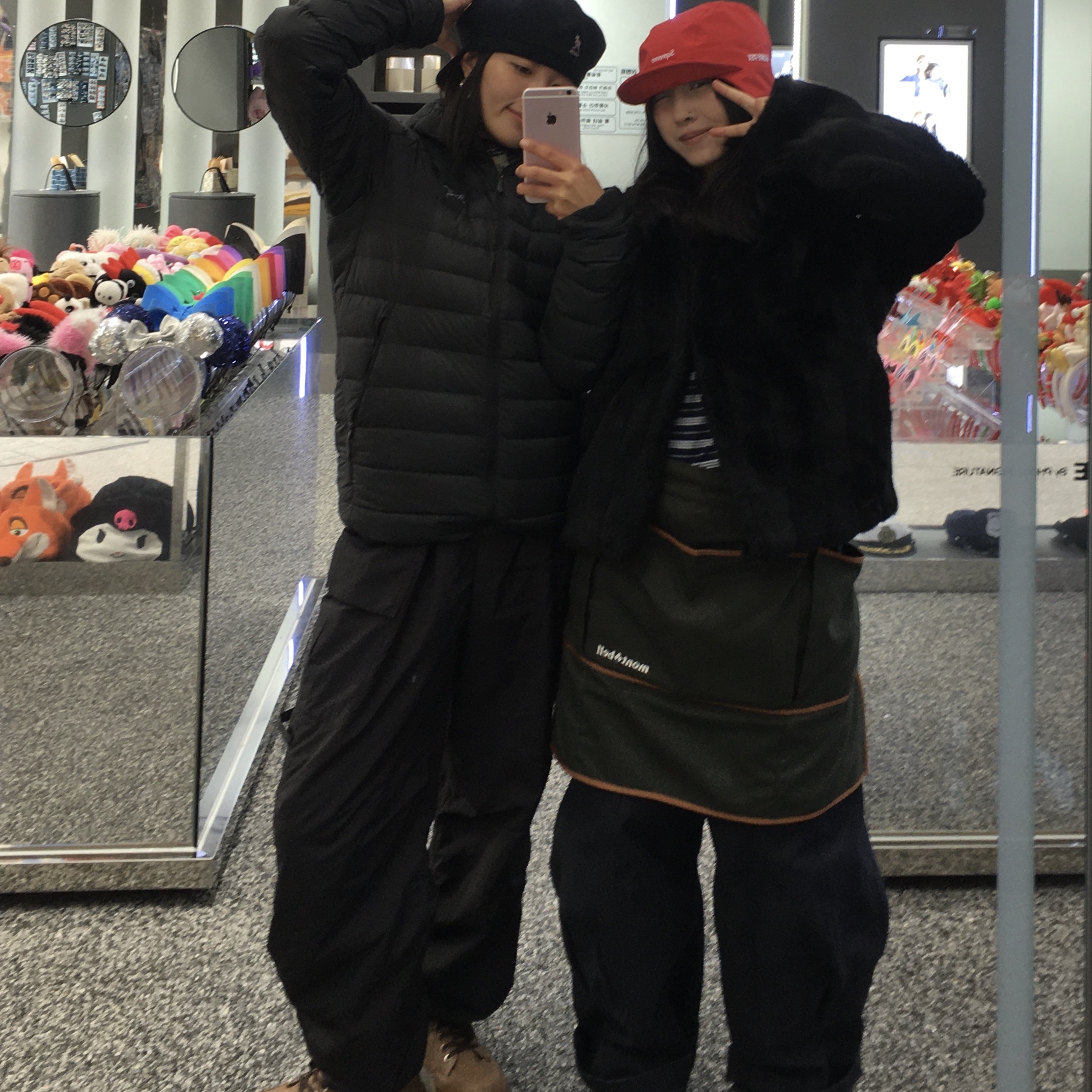 Supreme Gore-Tex Earflap Cap Red - 24FW, Arc'teryx Cerium Hoody Black 착용 스타일 - 1