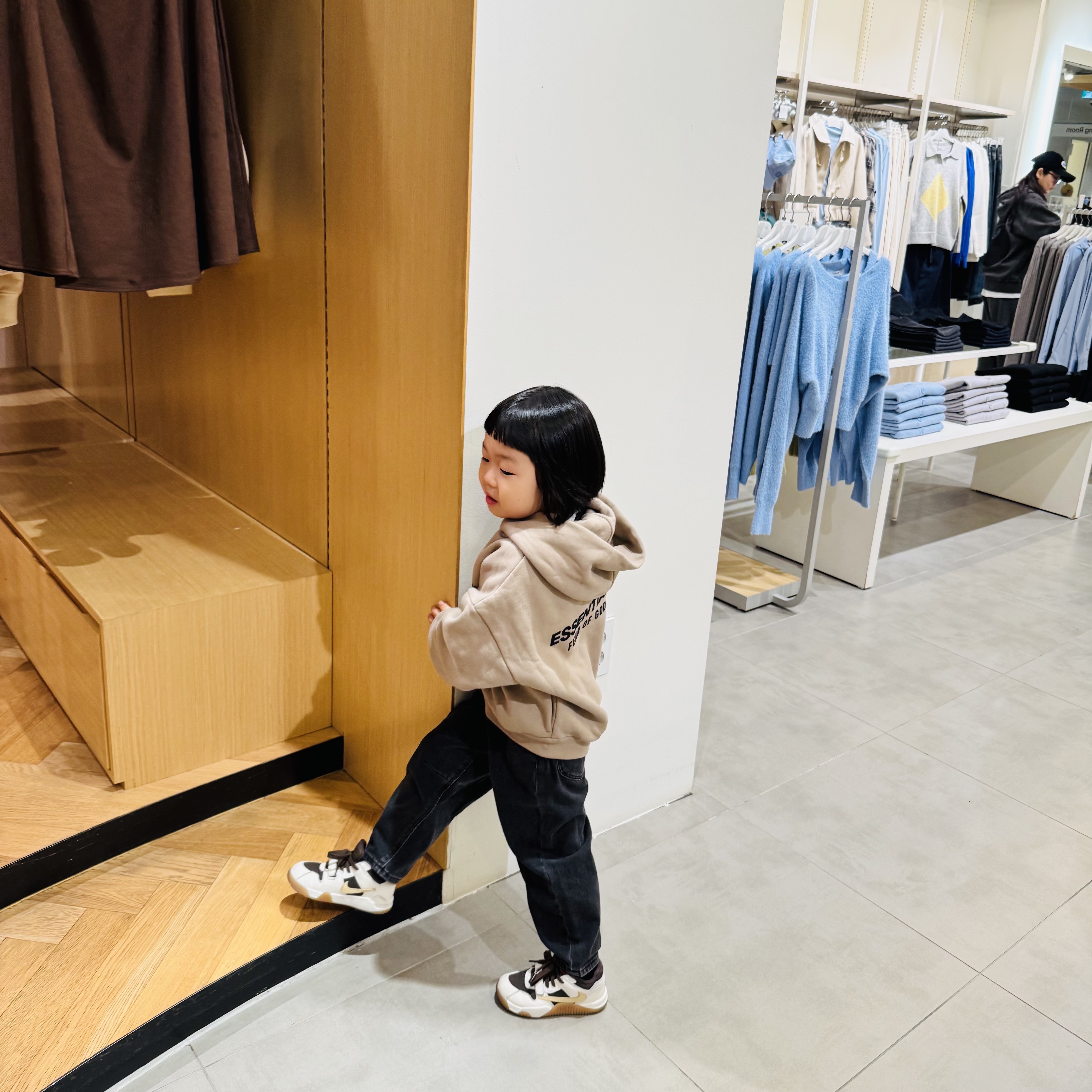 (TD) Jordan x Travis Scott Jumpman Jack TR Sail and Dark Mocha, (Kids) Essentials The Core Collection Pullover Hoodie String 착용 스타일 - 2