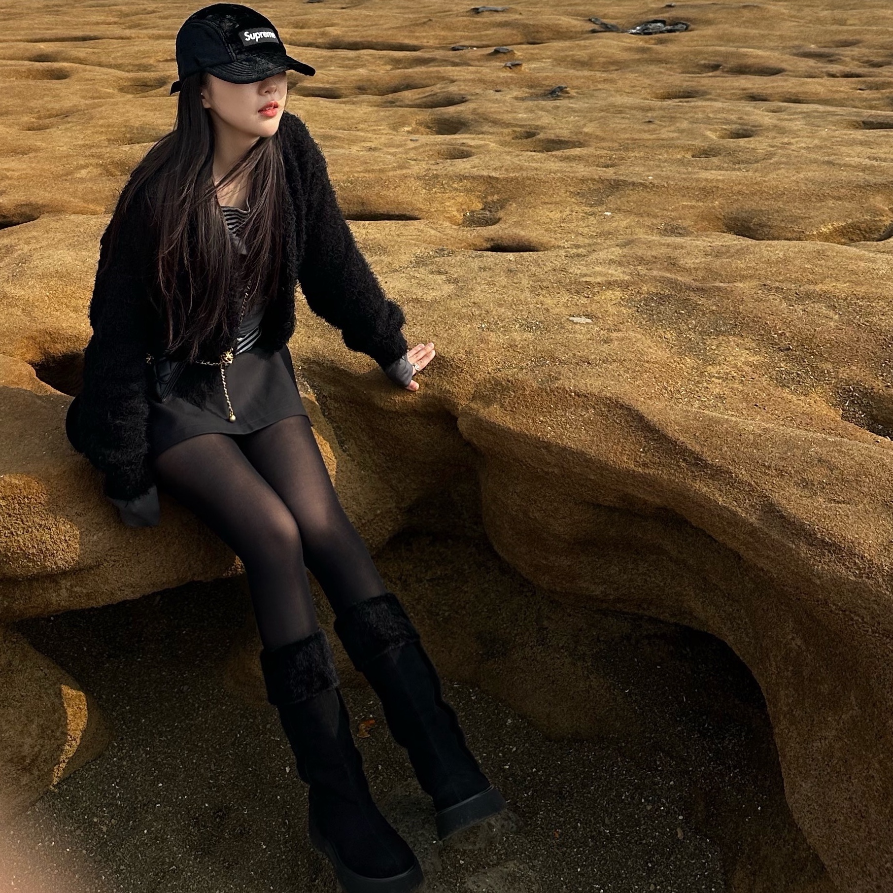 Supreme Crushed Velvet Camp Cap Black - 22SS, Chanel Mini Flap Bag Lambskin & Gold Black 착용 스타일