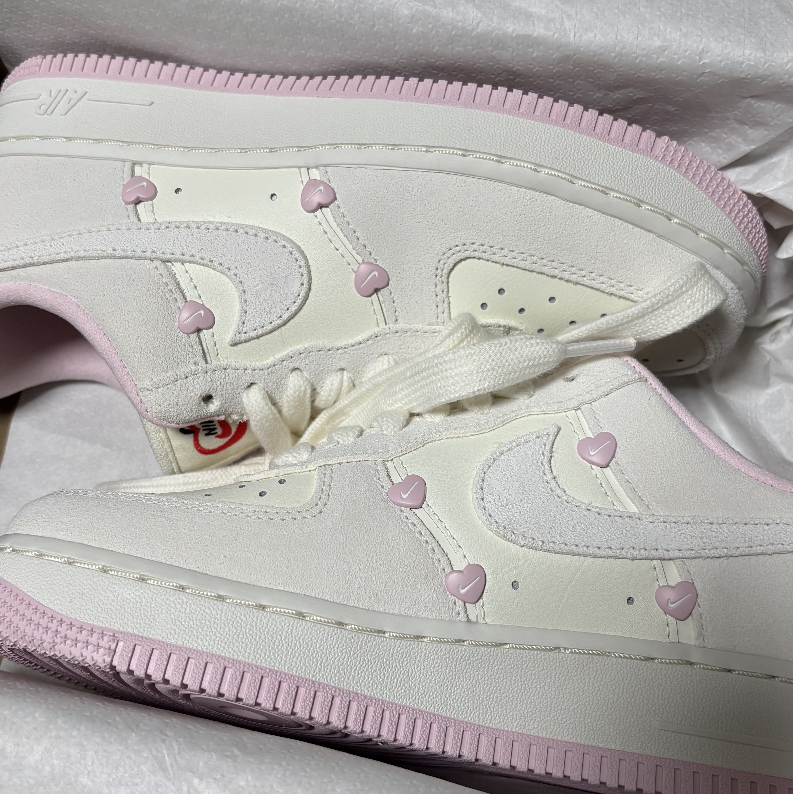 (W) Nike Air Force 1 Low Valentine's Day Sail Pink Foam 착용 스타일