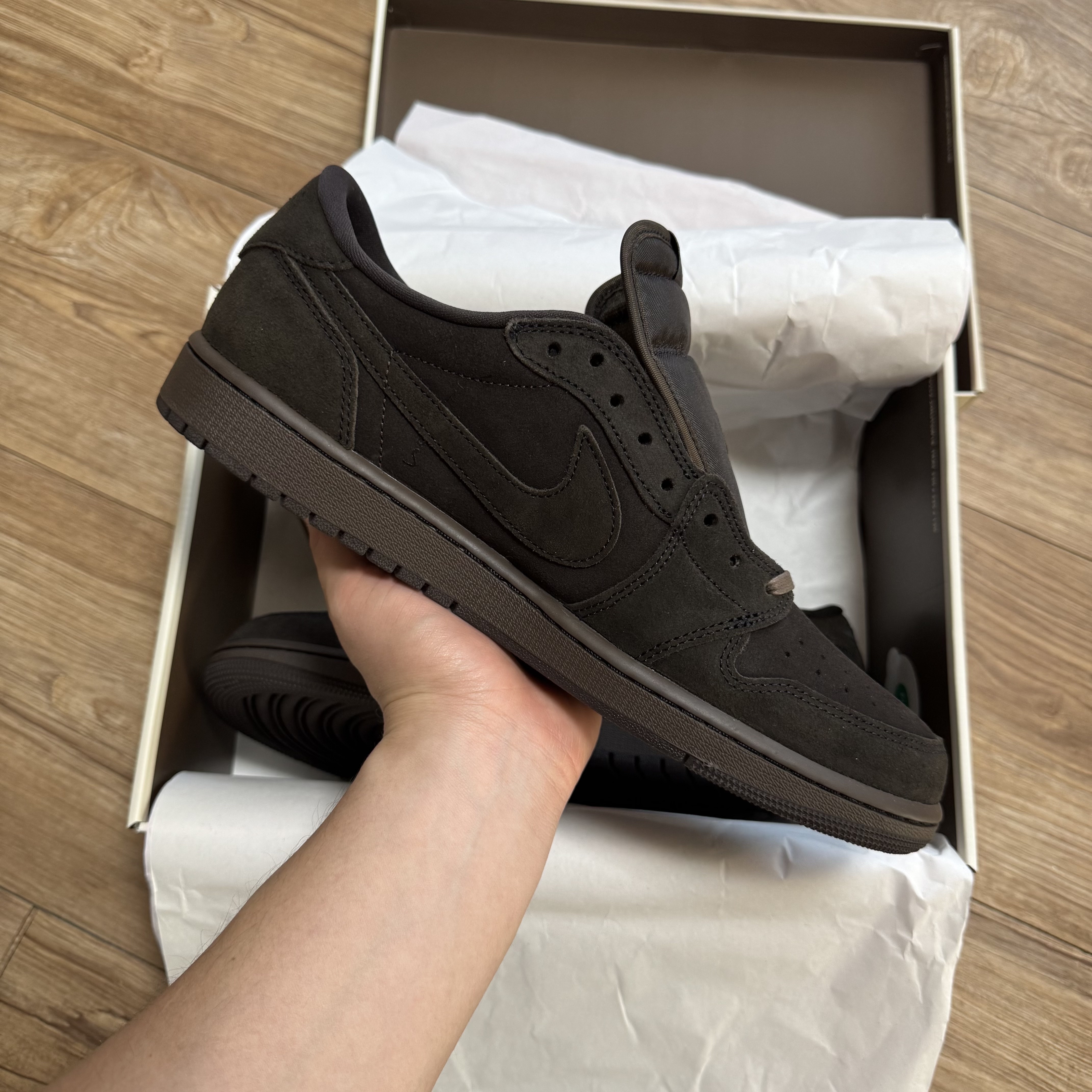 Jordan 1 x Travis Scott Retro Low OG SP Velvet Brown and Dark Mocha 착용 스타일