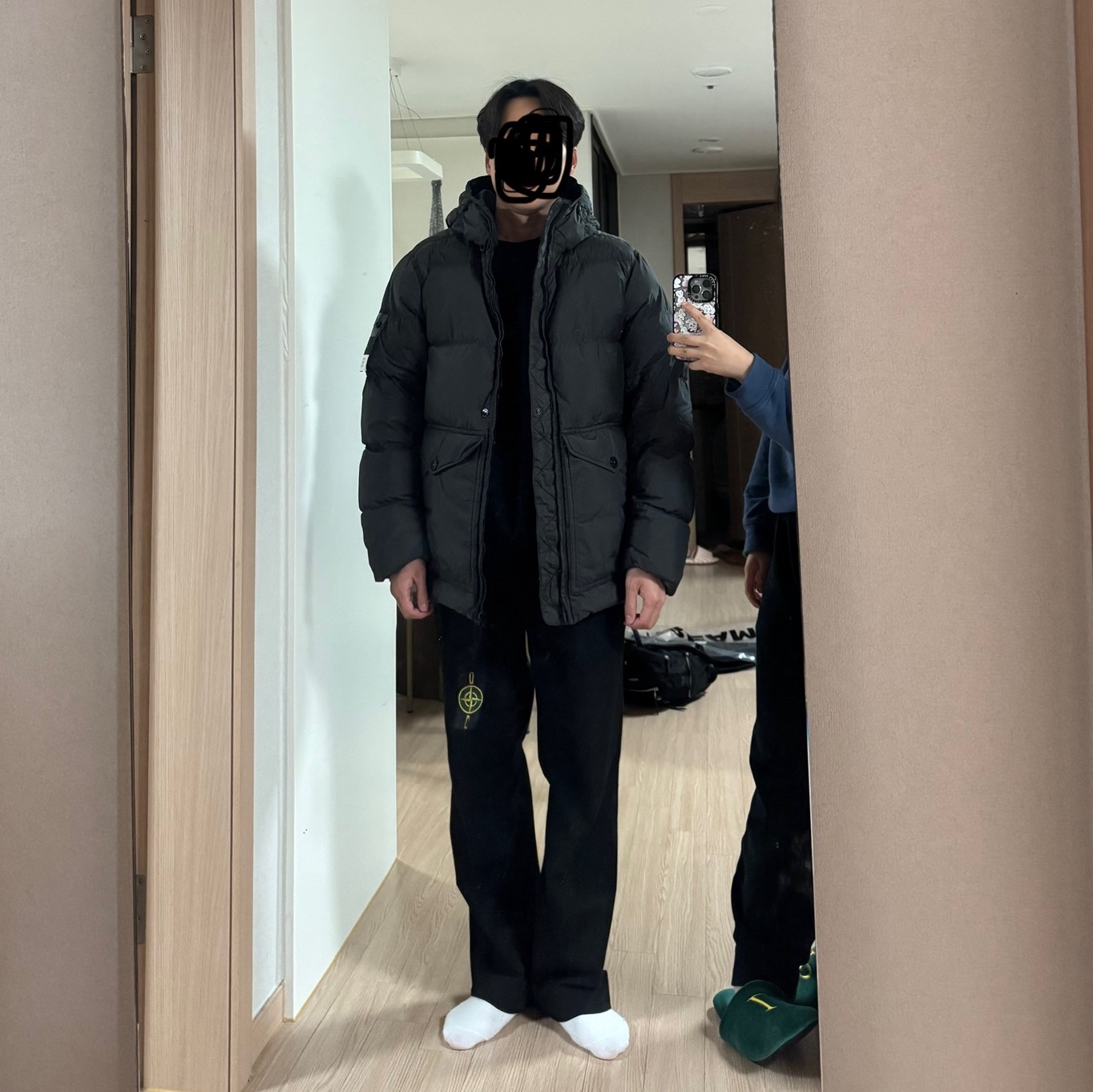 Stone Island 40723 Crinkle Reps Hooded Down Jacket Lead - 24FW 착용 스타일