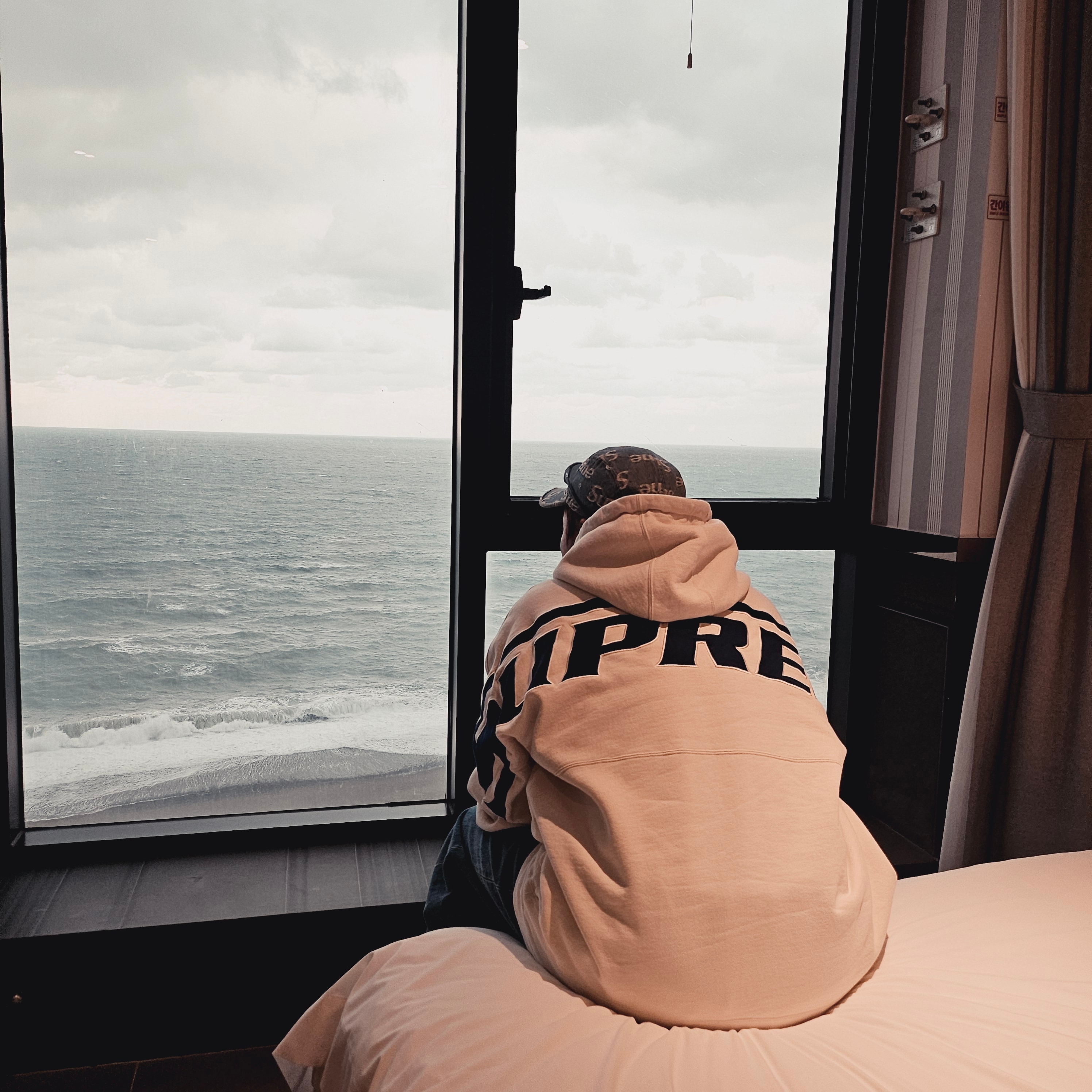 Nike x Supreme Air Max DN SP Black Galactic Jade, Supreme Wrapped Half Zip Hooded Sweatshirt Stone - 24SS 착용 스타일 - 5