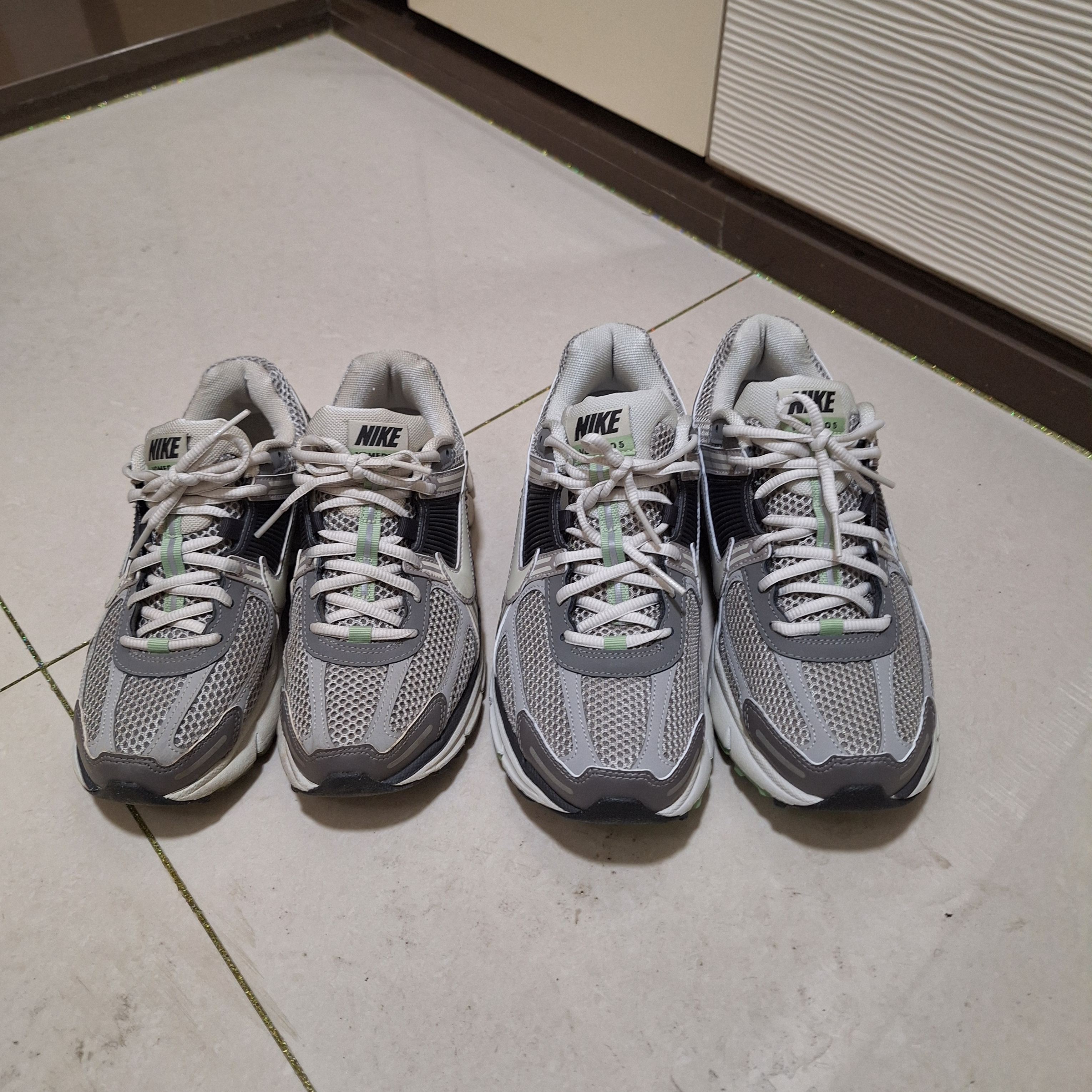 (W) Nike Zoom Vomero 5 Cobblestone and Flat Pewter 착용 스타일