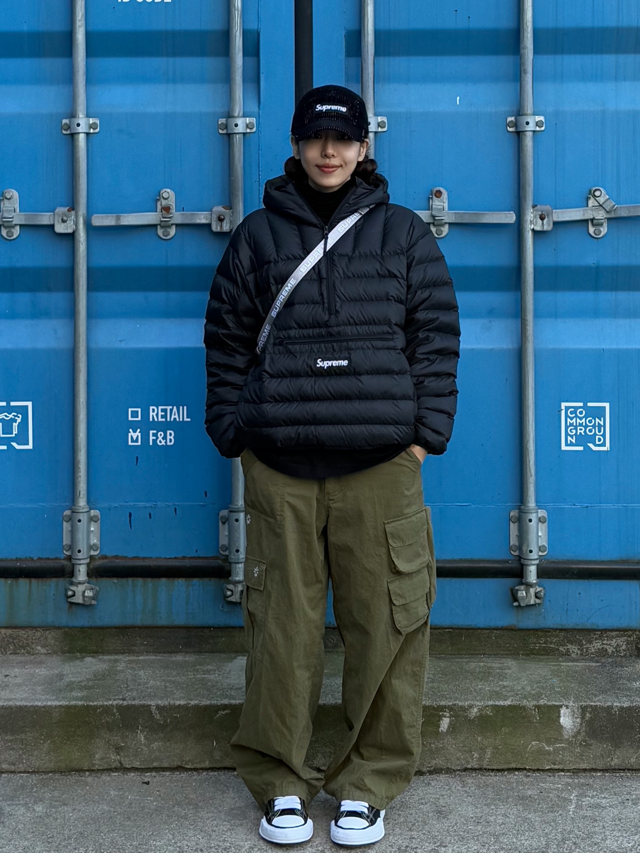 Supreme 2-Tone Corduroy Camp Cap Black - 23SS, Supreme Small Waist Bag Silver - 22FW 착용 스타일 - 1