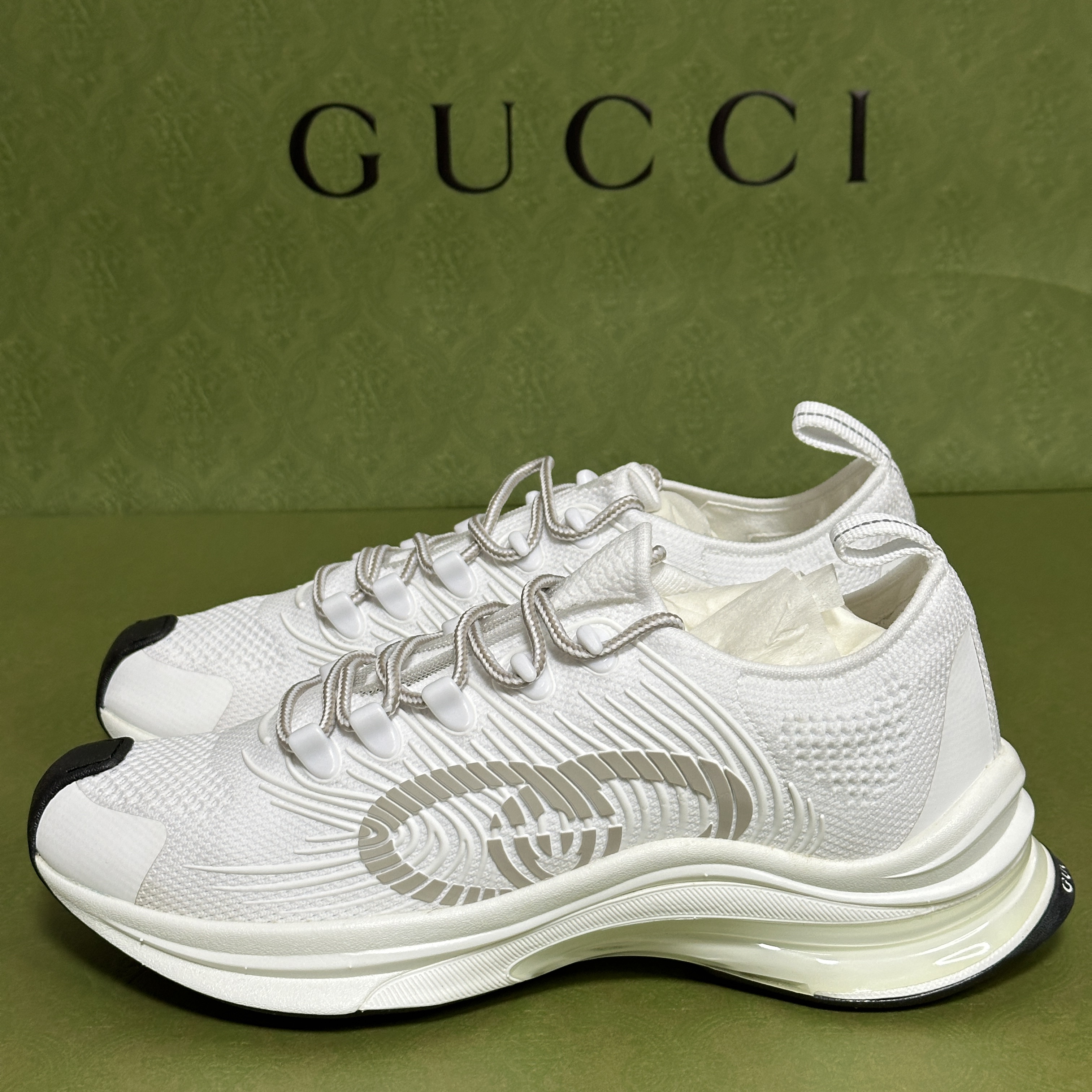 Gucci Run Sneakers White 착용 스타일 - 2