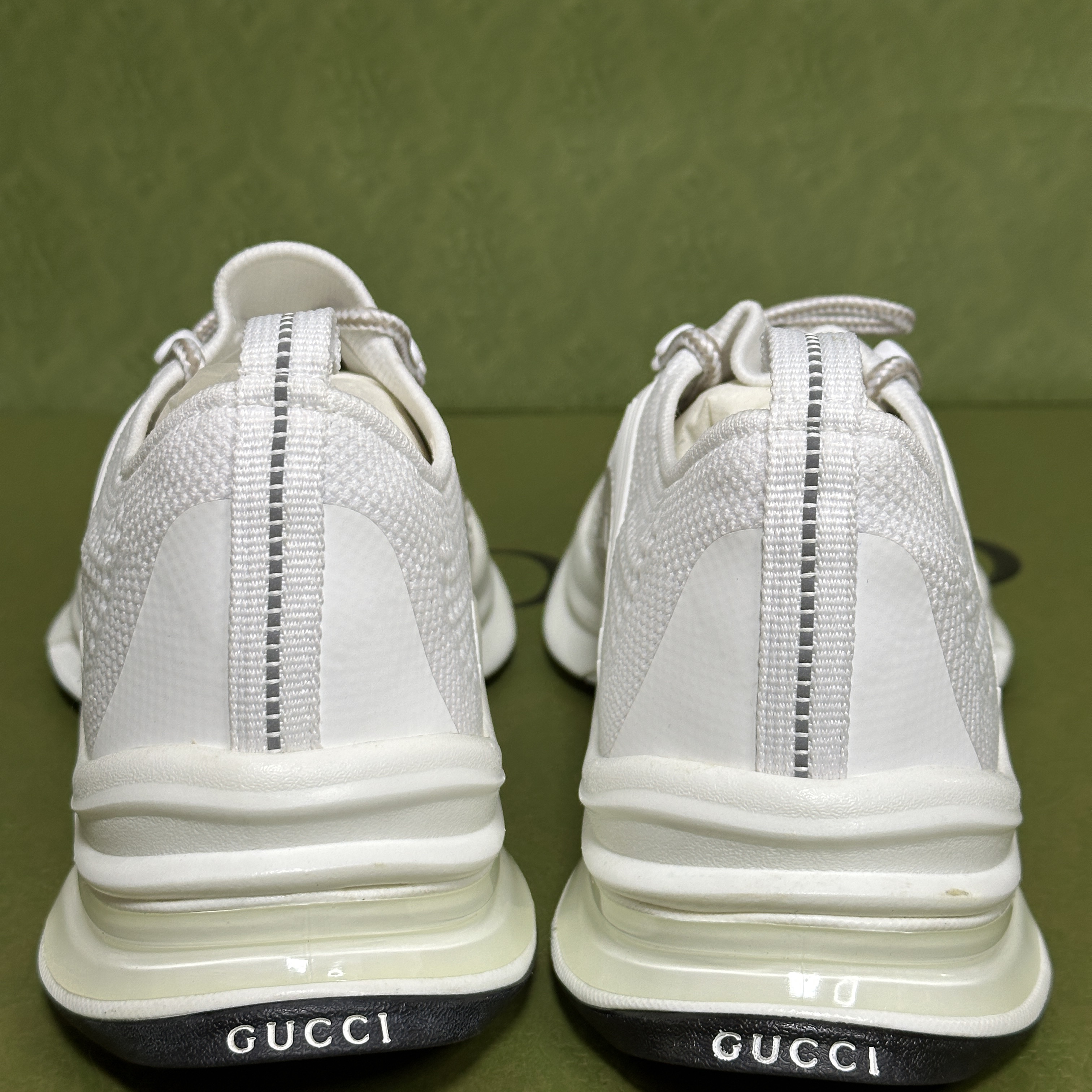 Gucci Run Sneakers White 착용 스타일 - 3
