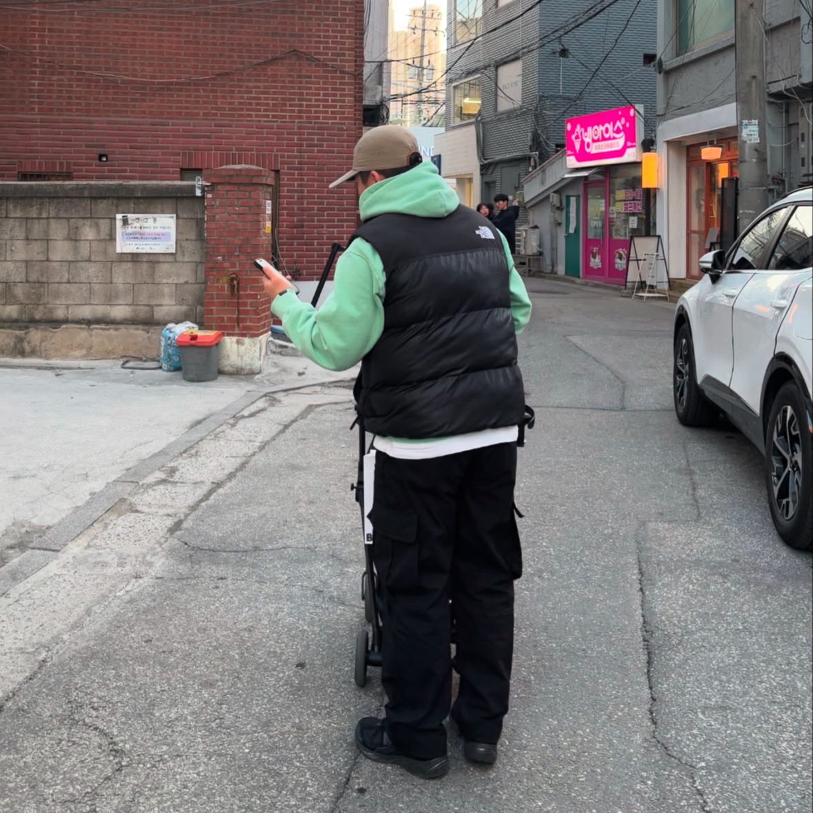 Carhartt WIP Columbia Ripstop Regular Cargo Pants Black, The North Face Nuptse On Ball Vest Real Black 착용 스타일