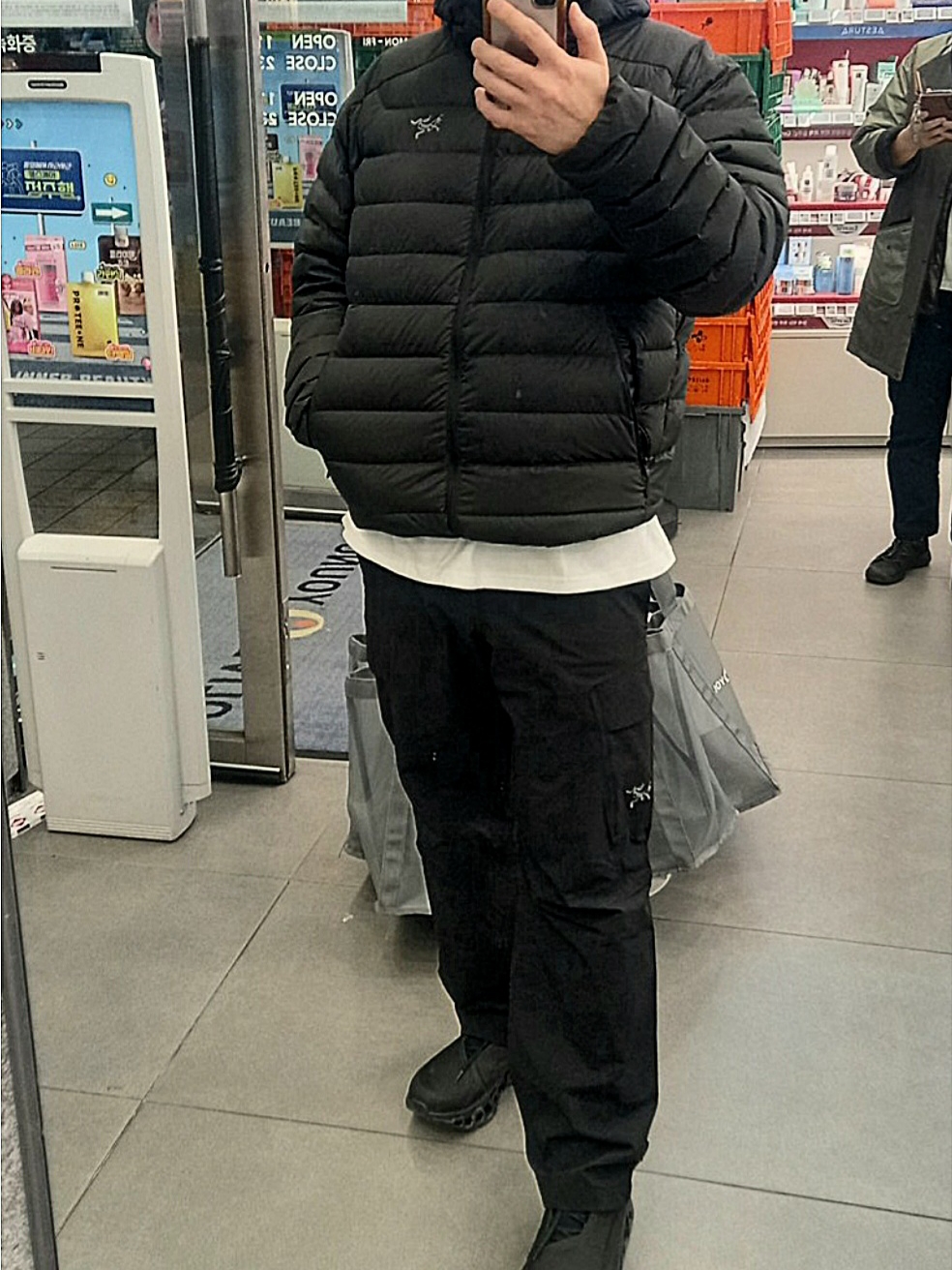 Arc'teryx Cerium Hoody Black, Arc'teryx Rampart Pants Black 착용 스타일 - 2