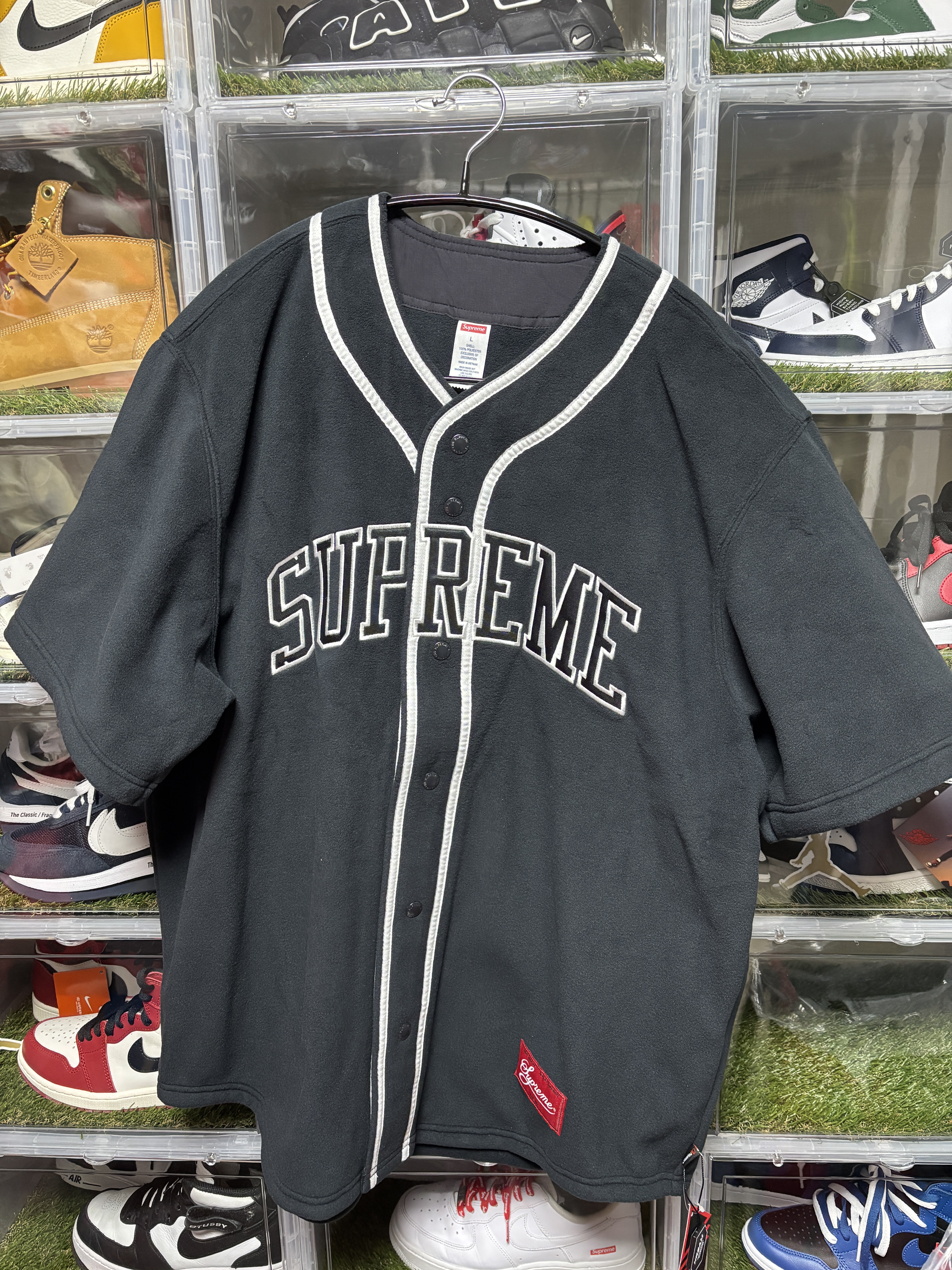 Supreme Fuzzy Camp Cap White - 24FW, Supreme Bottle Opener Keychain Silver - 24FW 착용 스타일 - 5