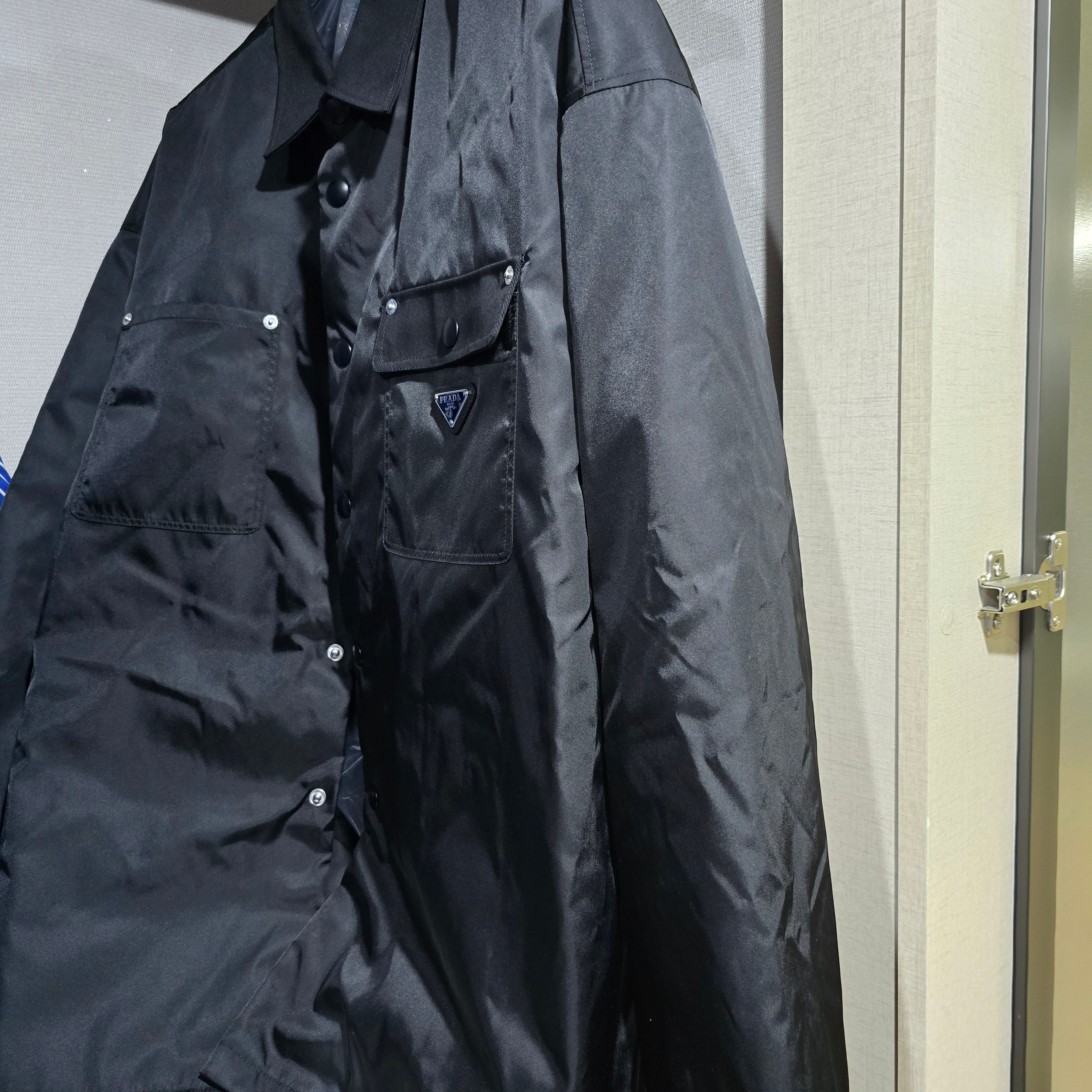 Prada Re-Nylon Jacket Black 착용 스타일 - 1