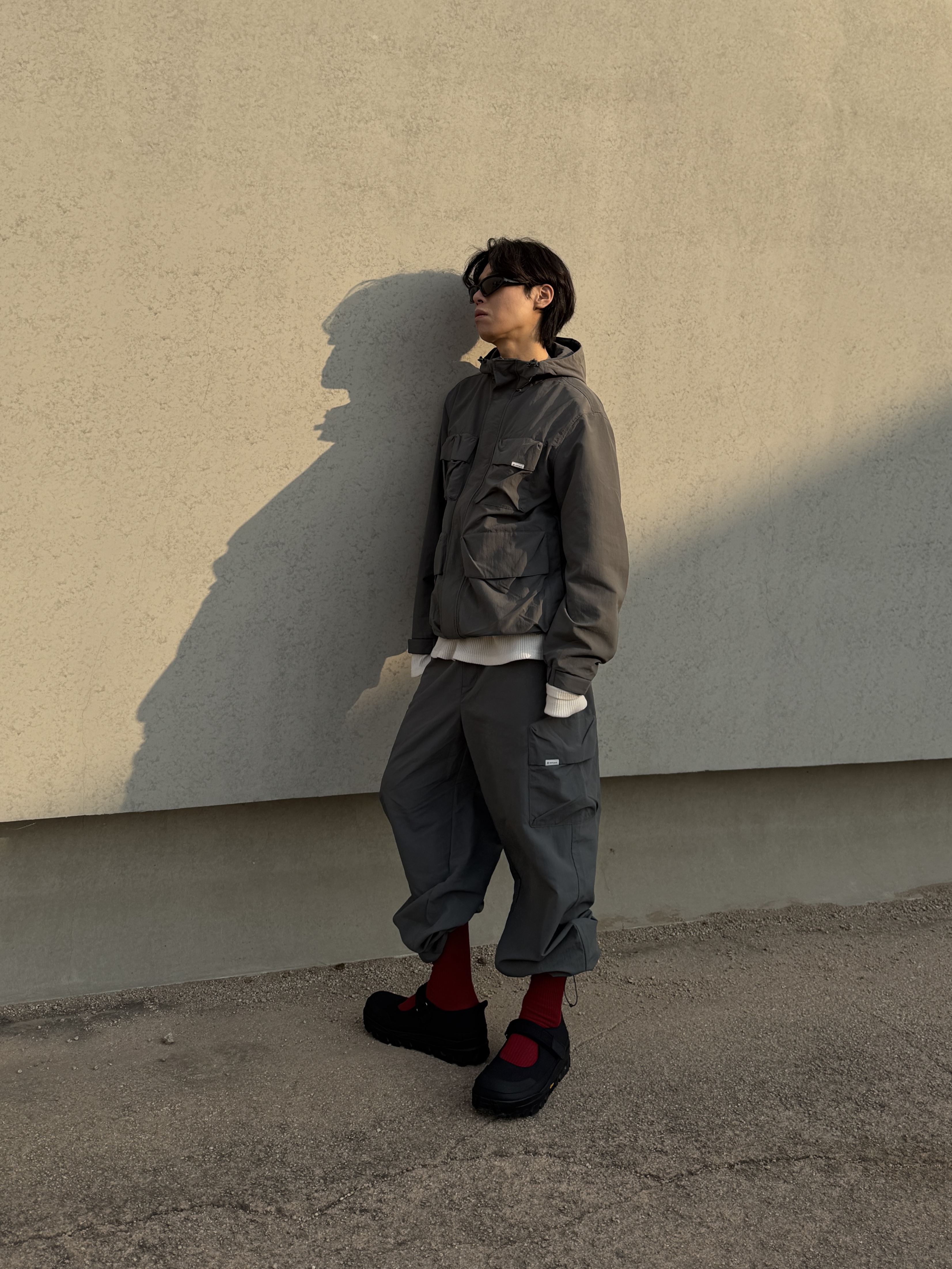 Amomento Vibram Mary Jane Black - 24FW, Balenciaga Swift Oval Sunglasses Black 착용 스타일 - 2