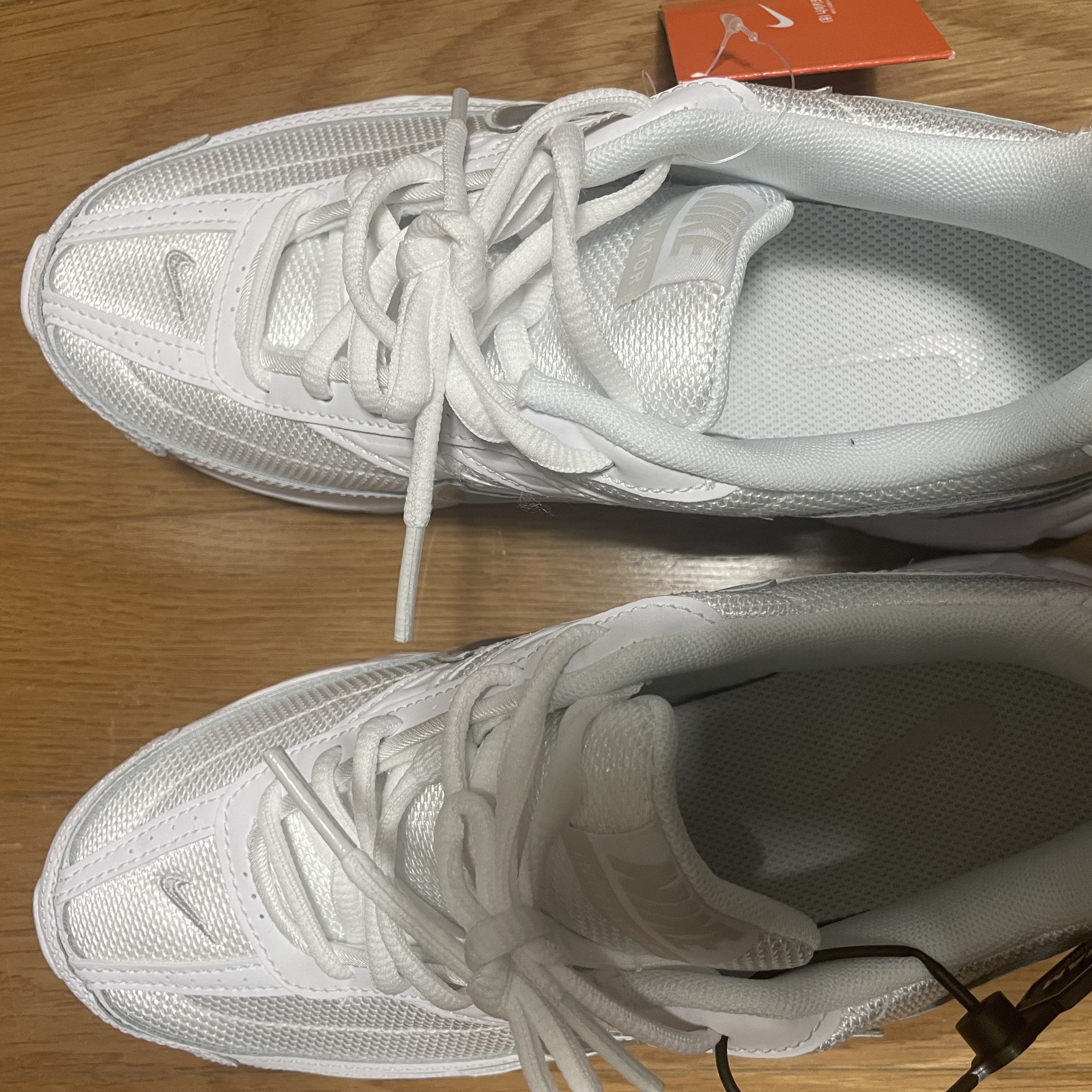 (W) Nike Initiator White Metallic Silver 착용 스타일 - 1