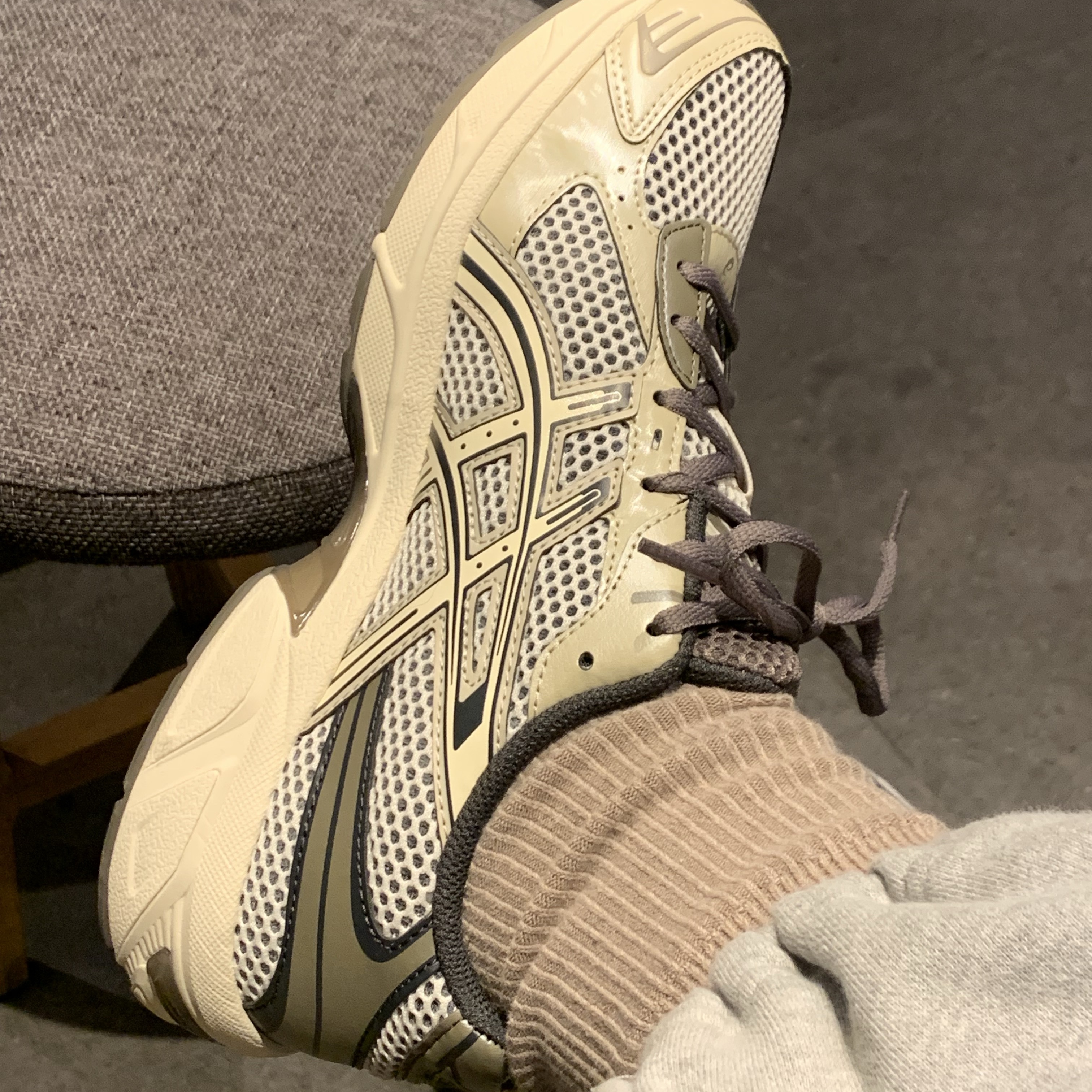 Asics Gel-1130 Birch Dark Taupe - Korea Exclusive 착용 스타일 - 1