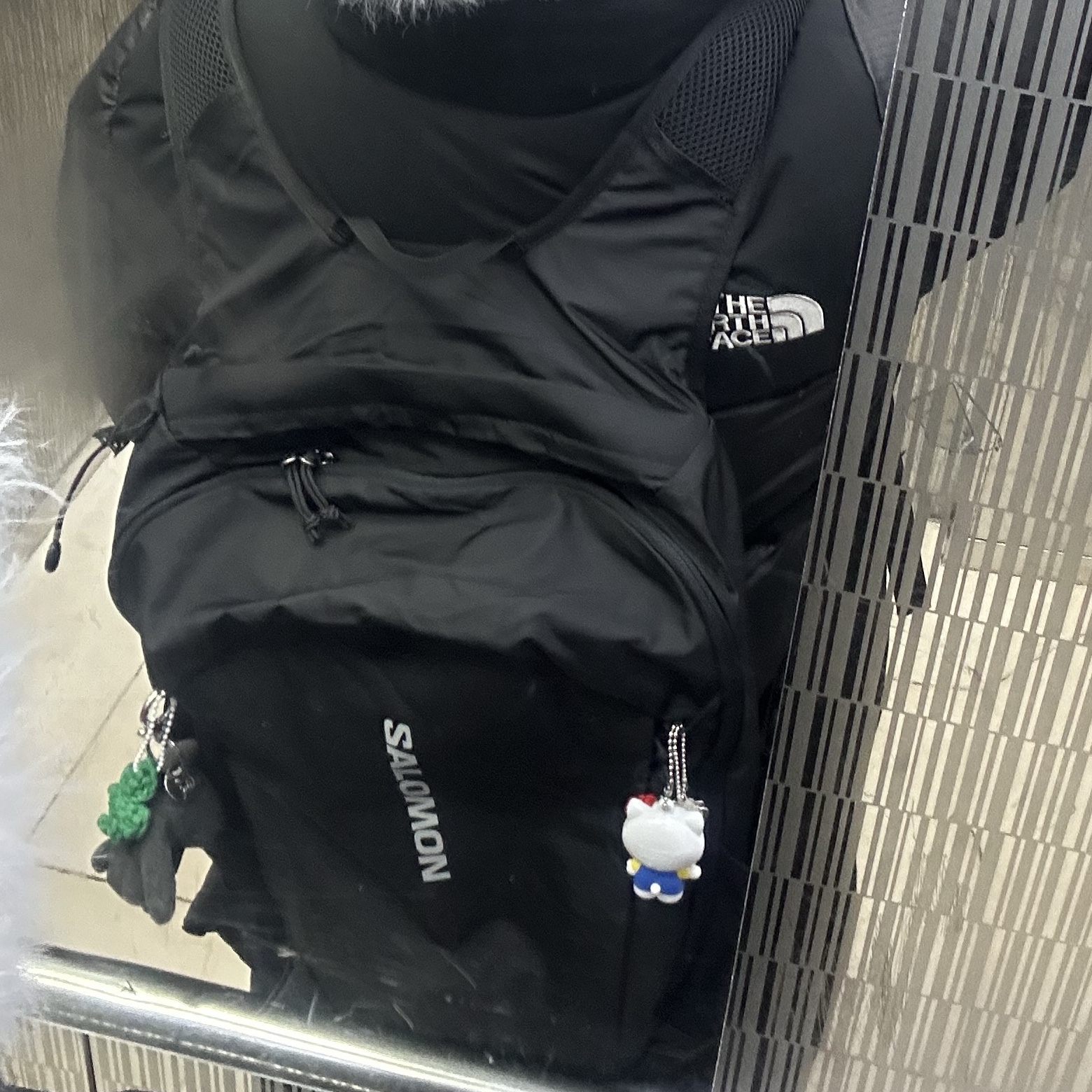 Salomon Trailblazer 20 Black 착용 스타일 - 1