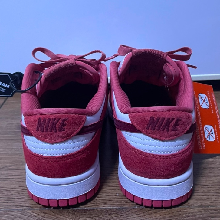 (W) Nike Dunk Low Valentine Day White Adobe 착용 스타일 - 3