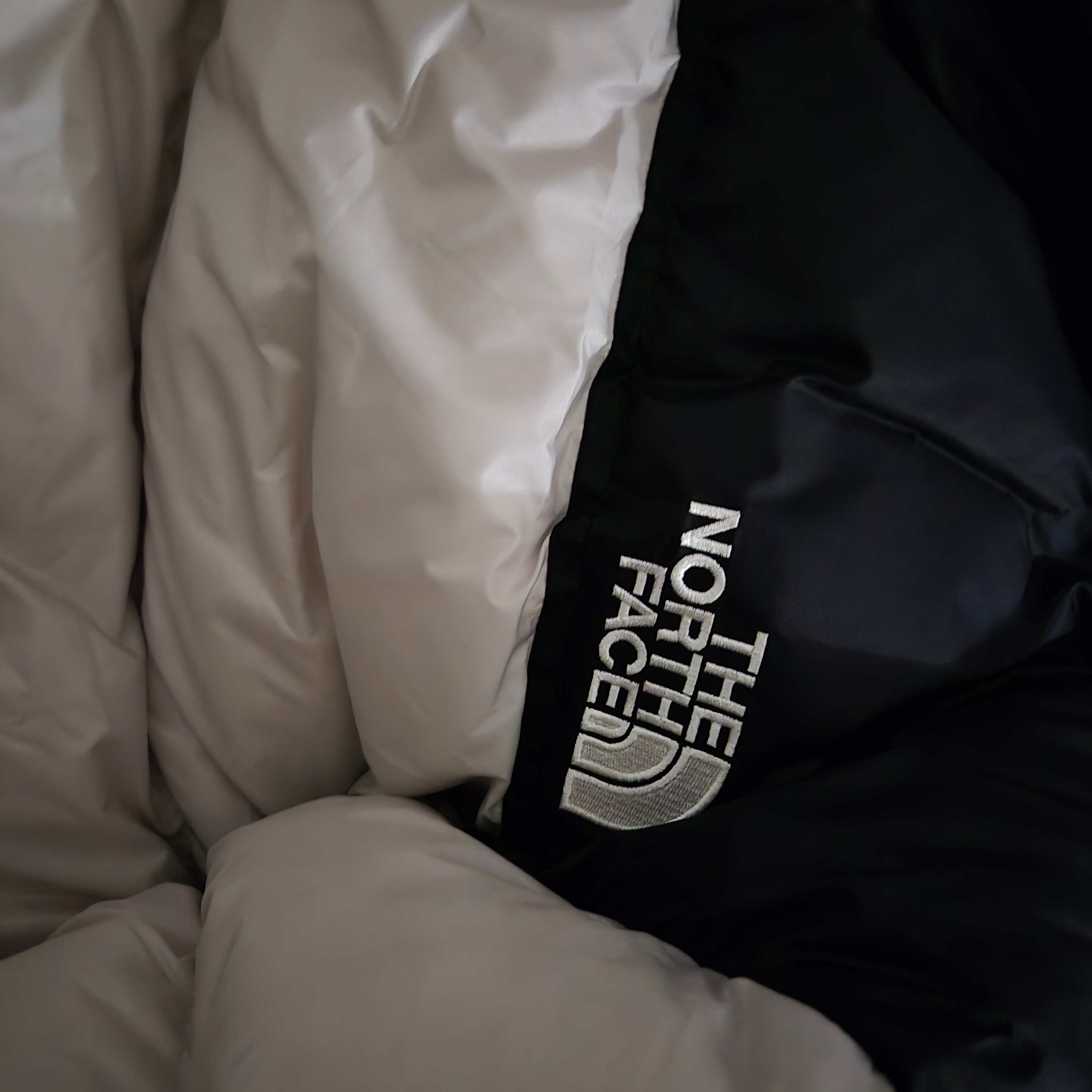 The North Face Nuptse Hybrid Down Ball White Sand 착용 스타일
