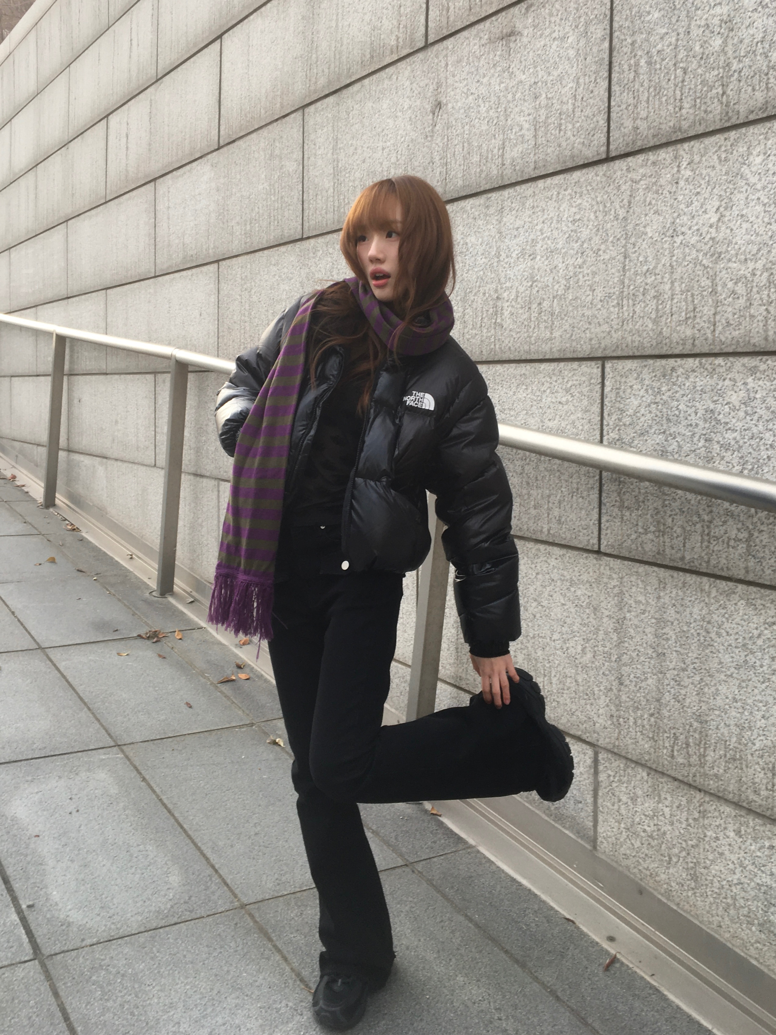 Thevinylhouse Stripe Muffler Khaki, The North Face White Label Wave RDS Down Jacket Black 착용 스타일 - 3