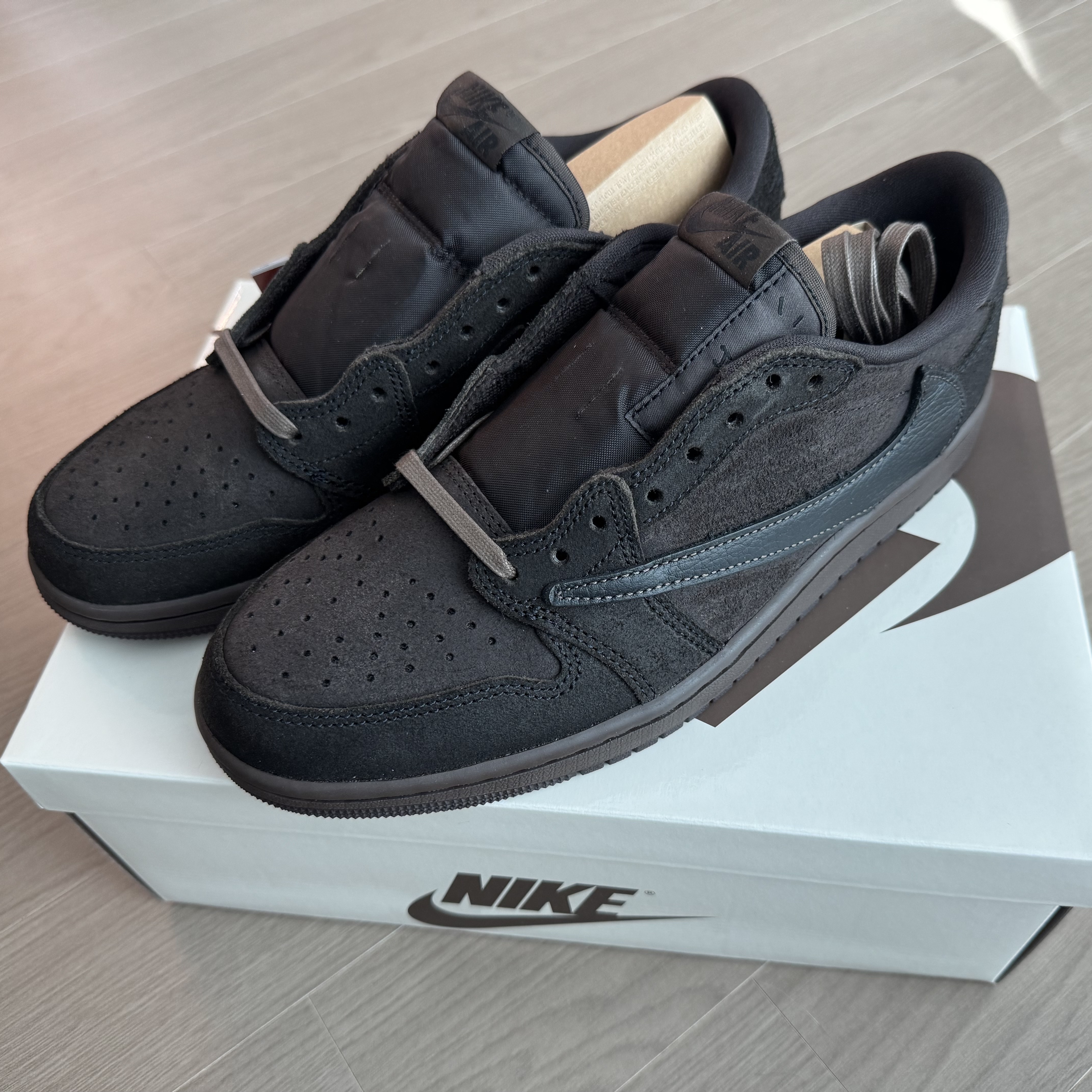 Jordan 1 x Travis Scott Retro Low OG SP Velvet Brown and Dark Mocha 착용 스타일