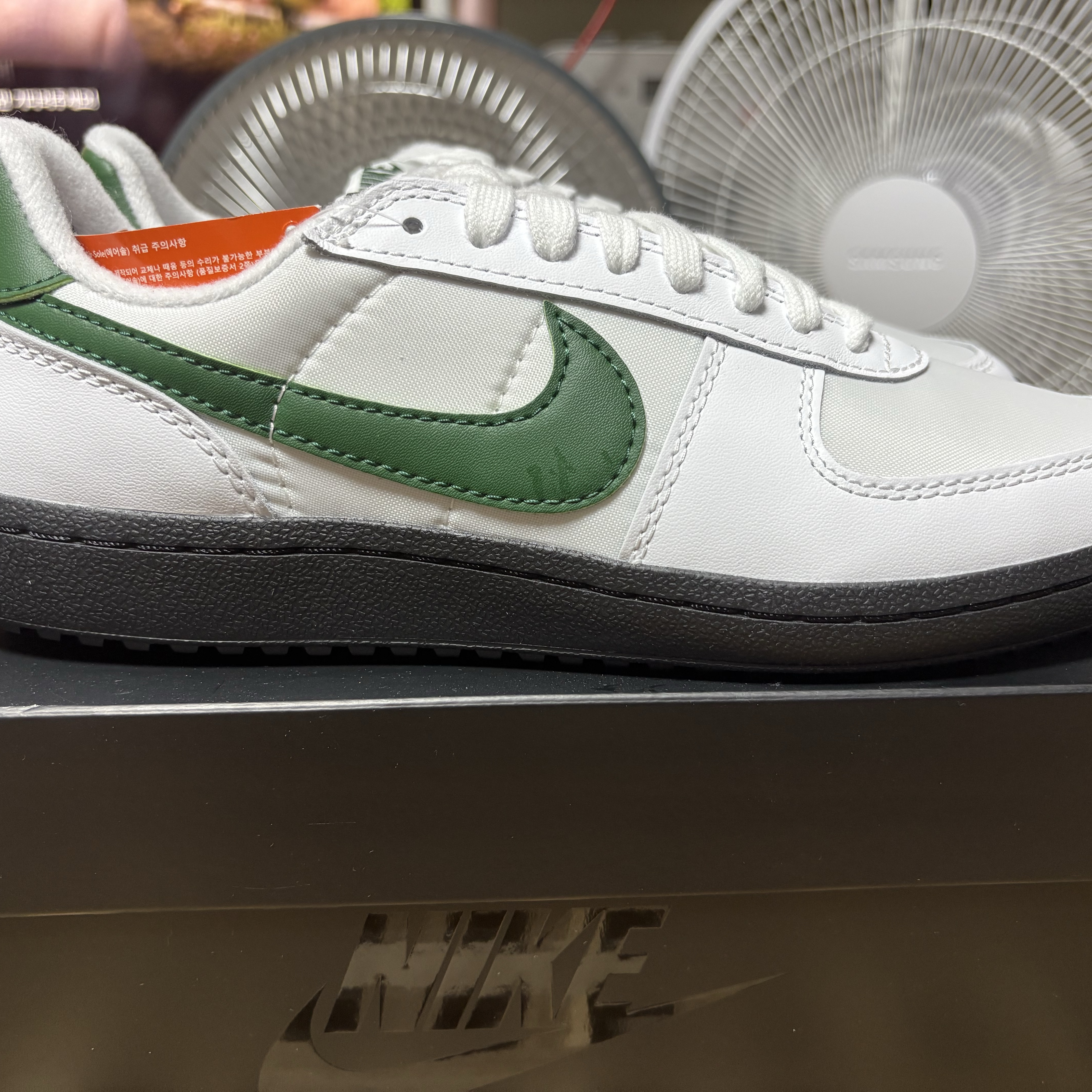 Nike Field General 82 SP White and Gorge Green 착용 스타일 - 3