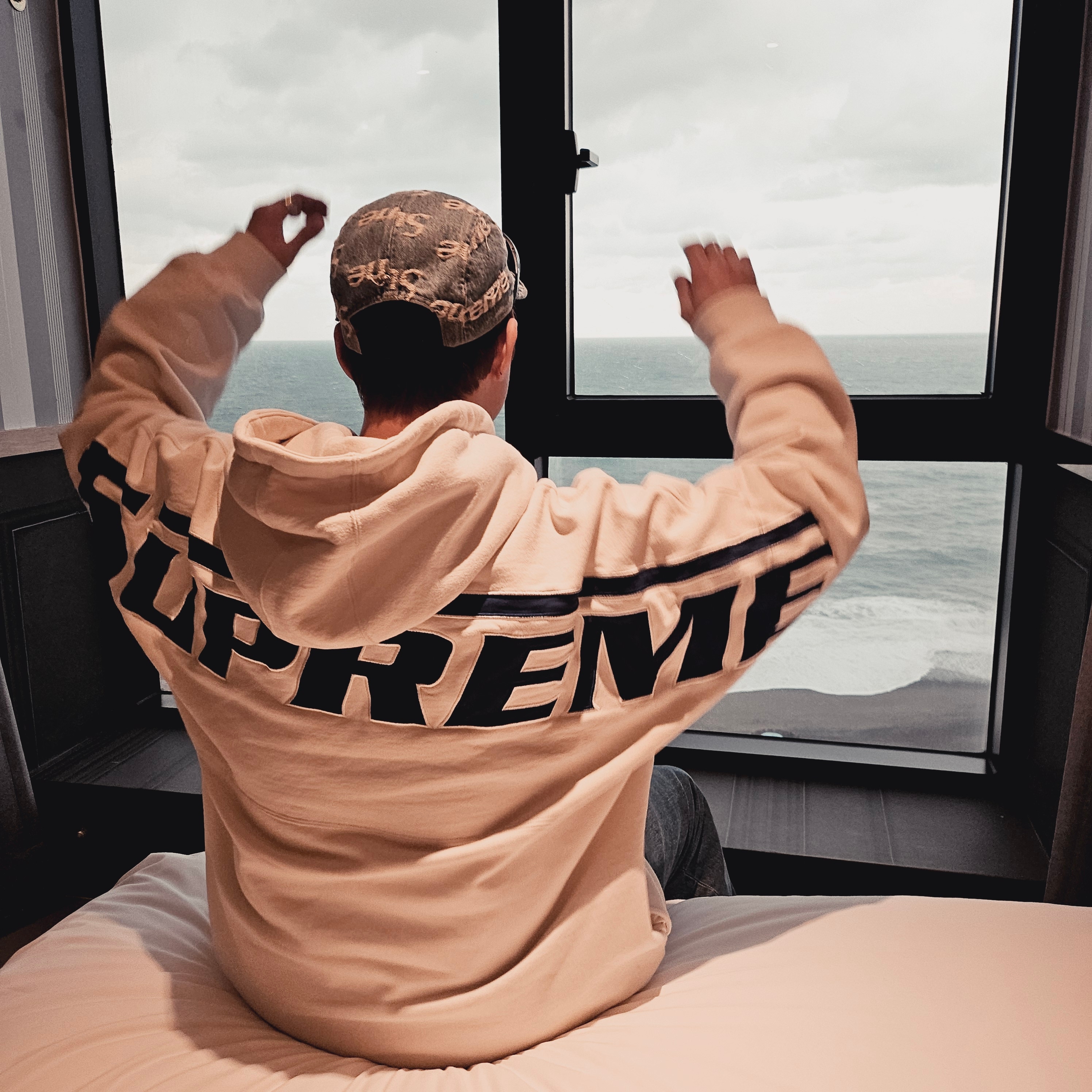 Nike x Supreme Air Max DN SP Black Galactic Jade, Supreme Wrapped Half Zip Hooded Sweatshirt Stone - 24SS 착용 스타일 - 3