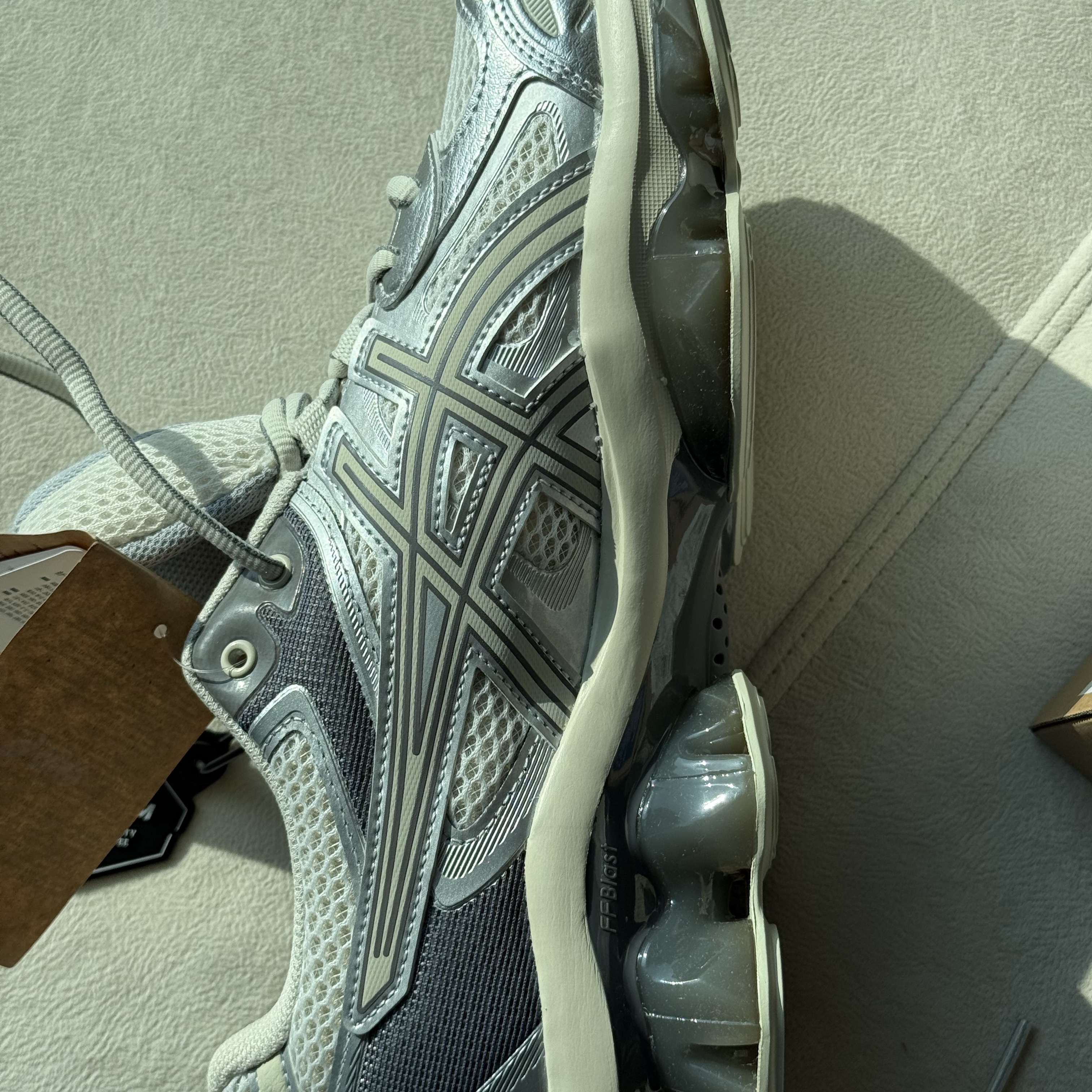 Asics Gel-Quantum Kinetic White Light Dust 착용 스타일 - 2