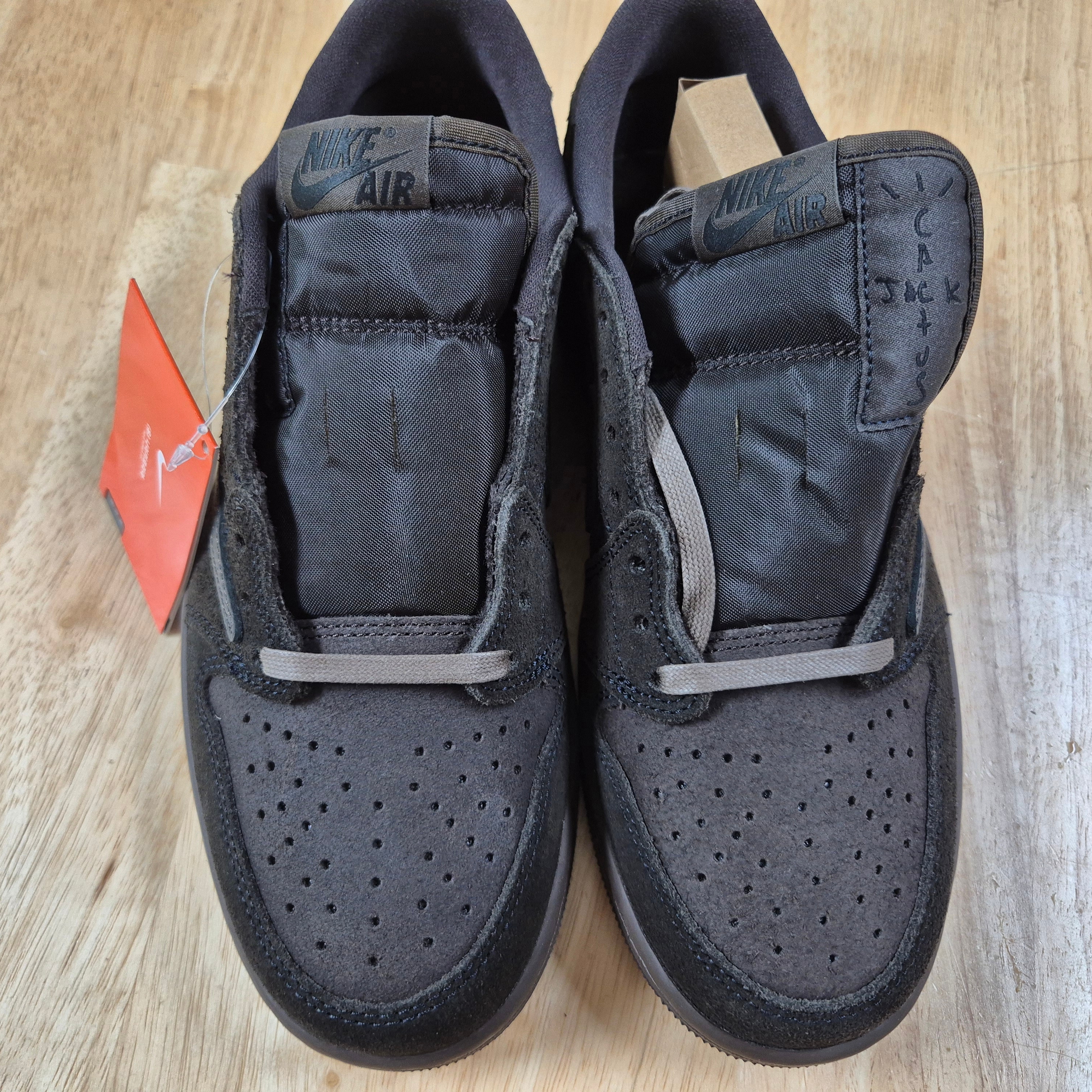 Jordan 1 x Travis Scott Retro Low OG SP Velvet Brown and Dark Mocha 착용 스타일 - 7