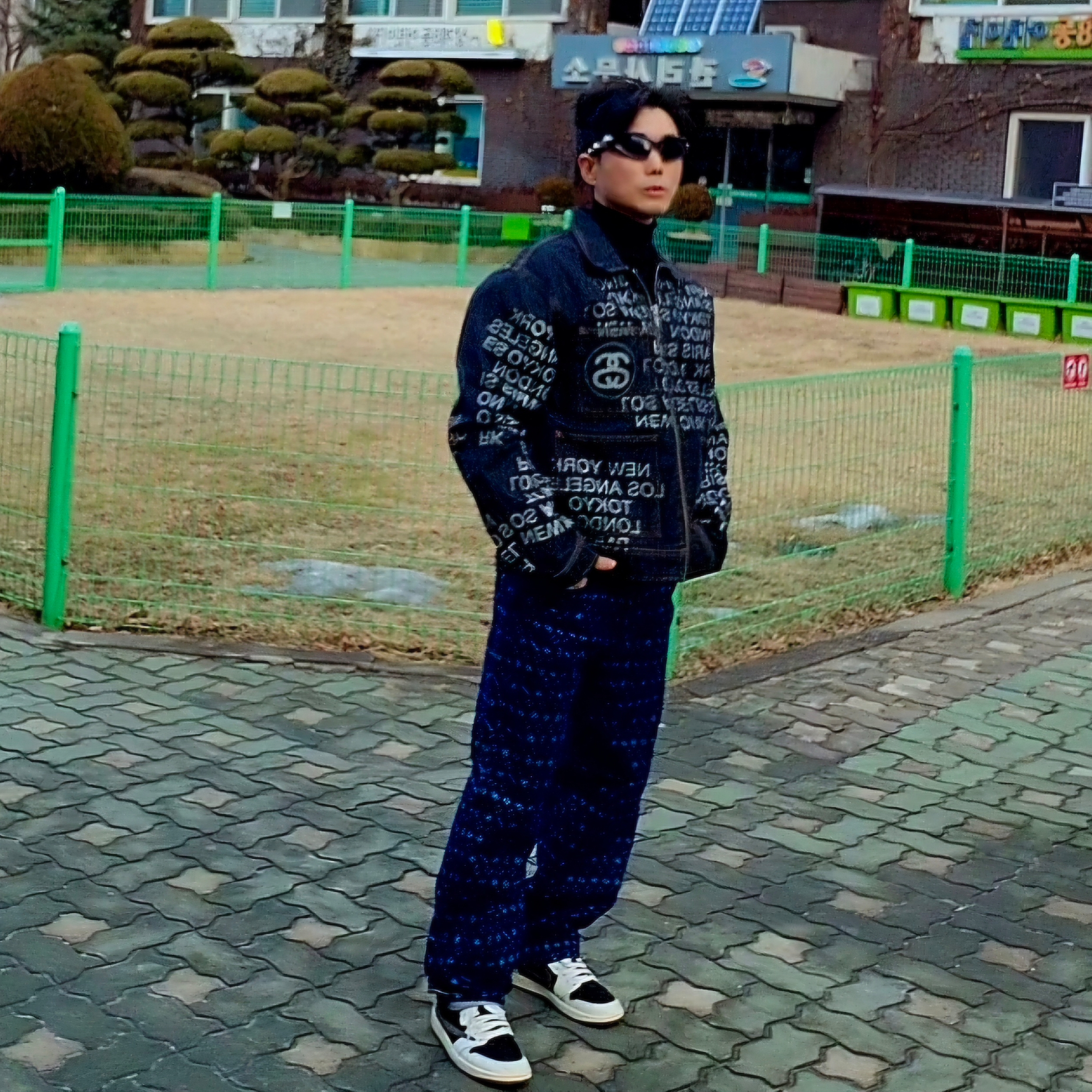 Jordan 1 x Travis Scott Retro Low OG SP Reverse Olive, Stussy Zip Work Jacket City Link Denim One Wash 착용 스타일 - 1