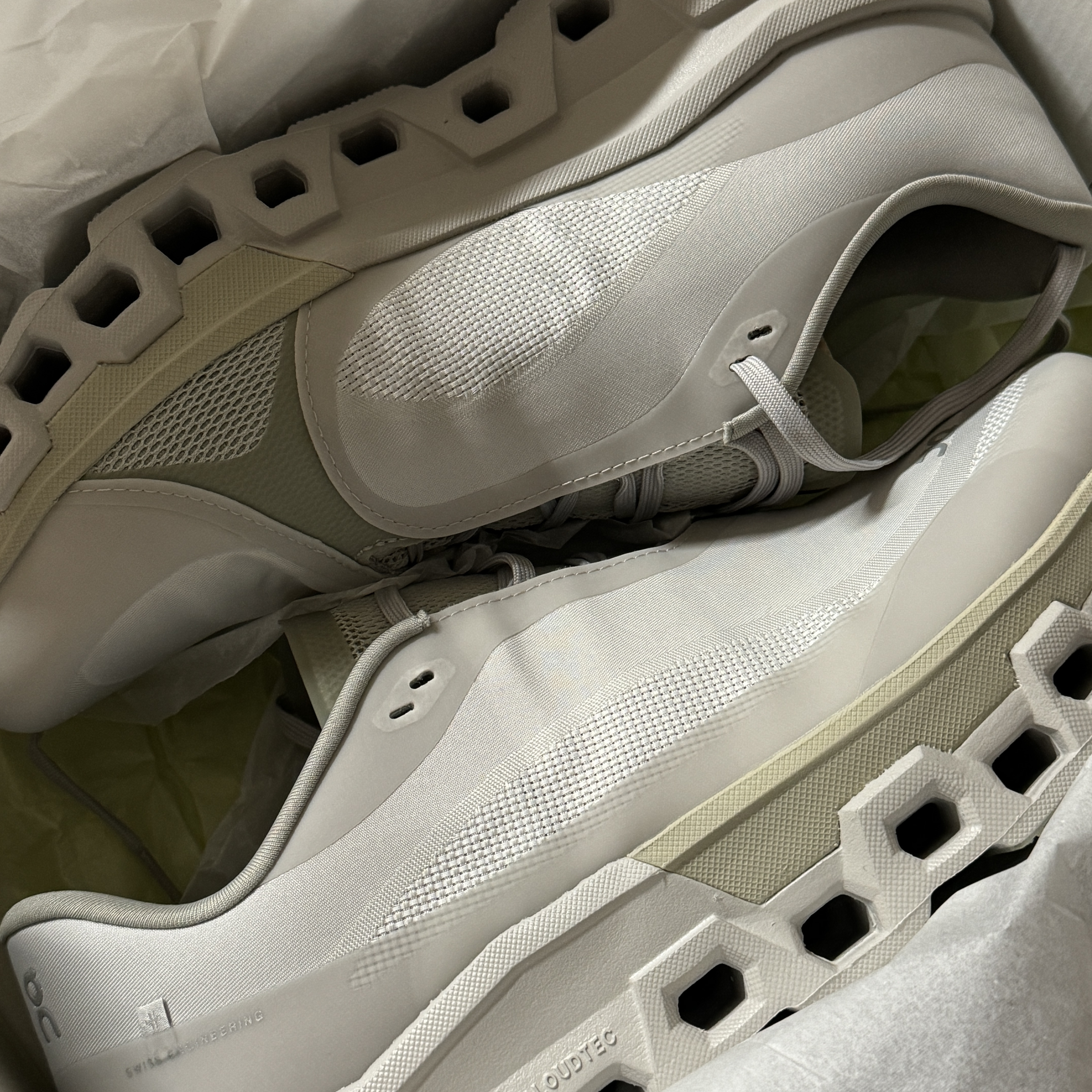 On Running x Post Archive Faction (Paf) Cloudmonster 2 Moondust Chalk 착용 스타일