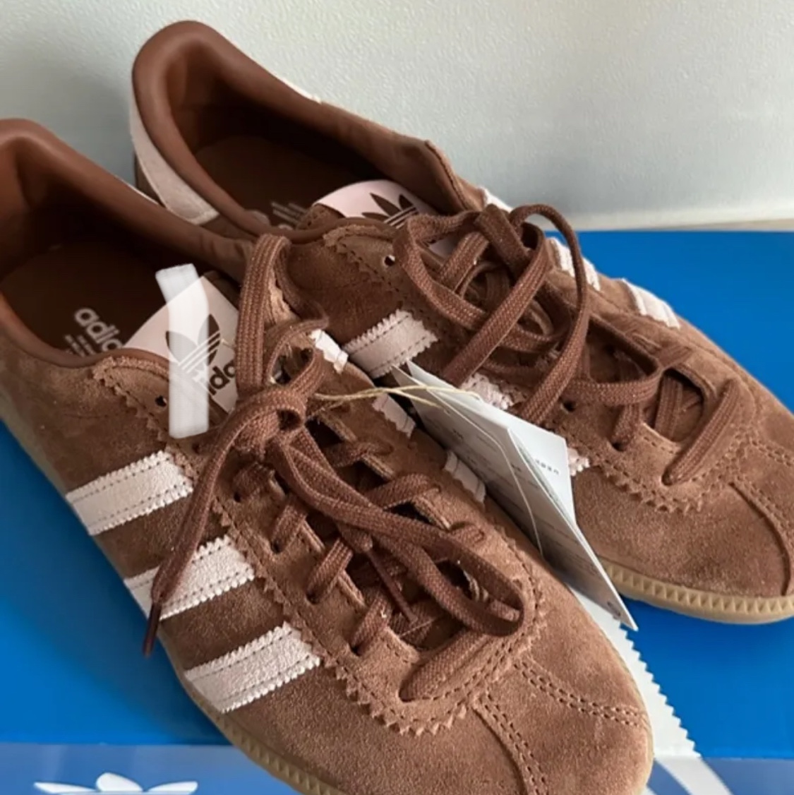 (W) Adidas Bermuda Preloved Brown 착용 스타일
