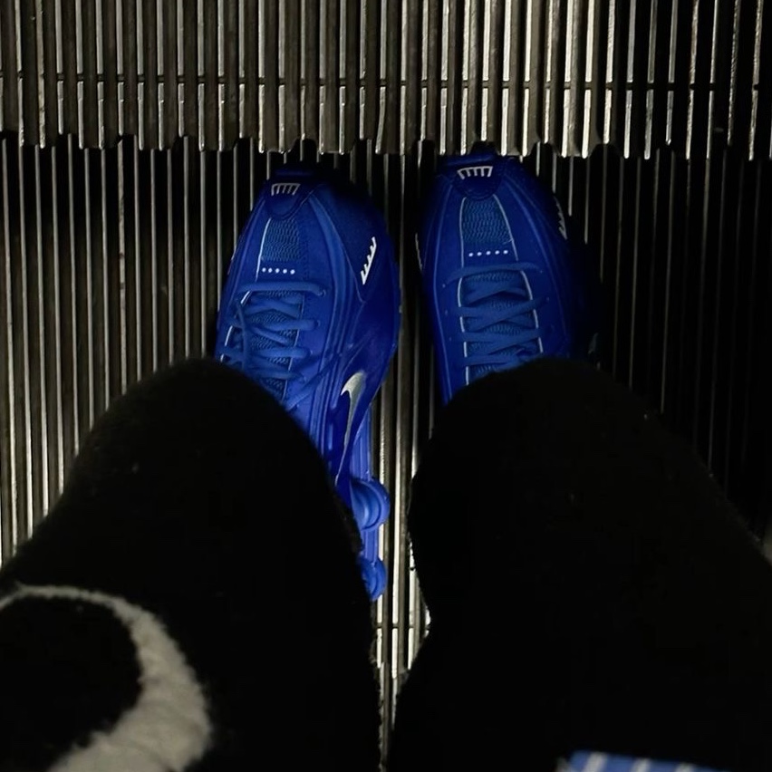 (W) Nike Shox R4 Racer Blue and Metallic Silver 착용 스타일 - 5