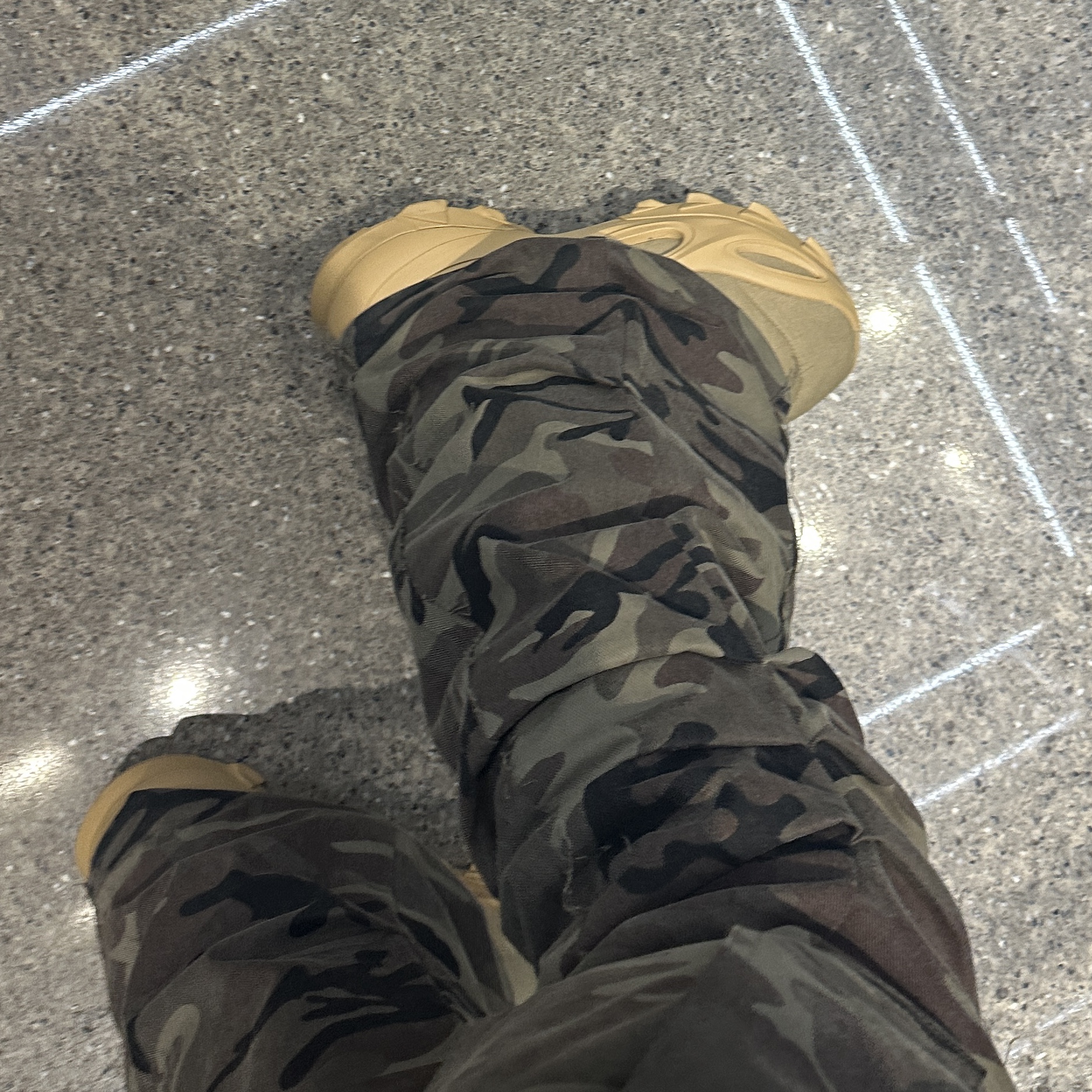 Adidas Yeezy NSLTD Boot Khaki 착용 스타일 - 2