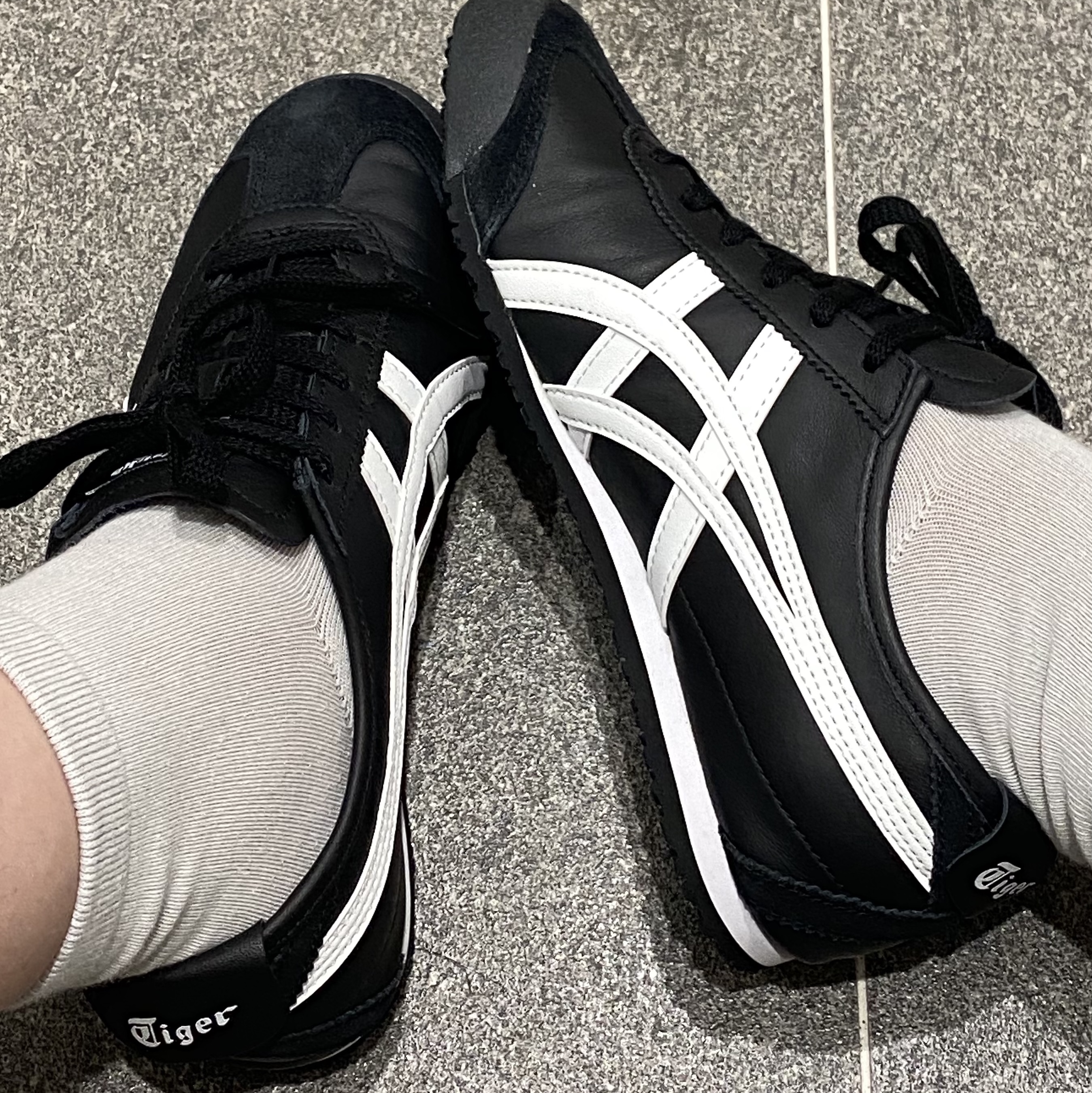 Onitsuka Tiger Mexico 66 Black White 착용 스타일