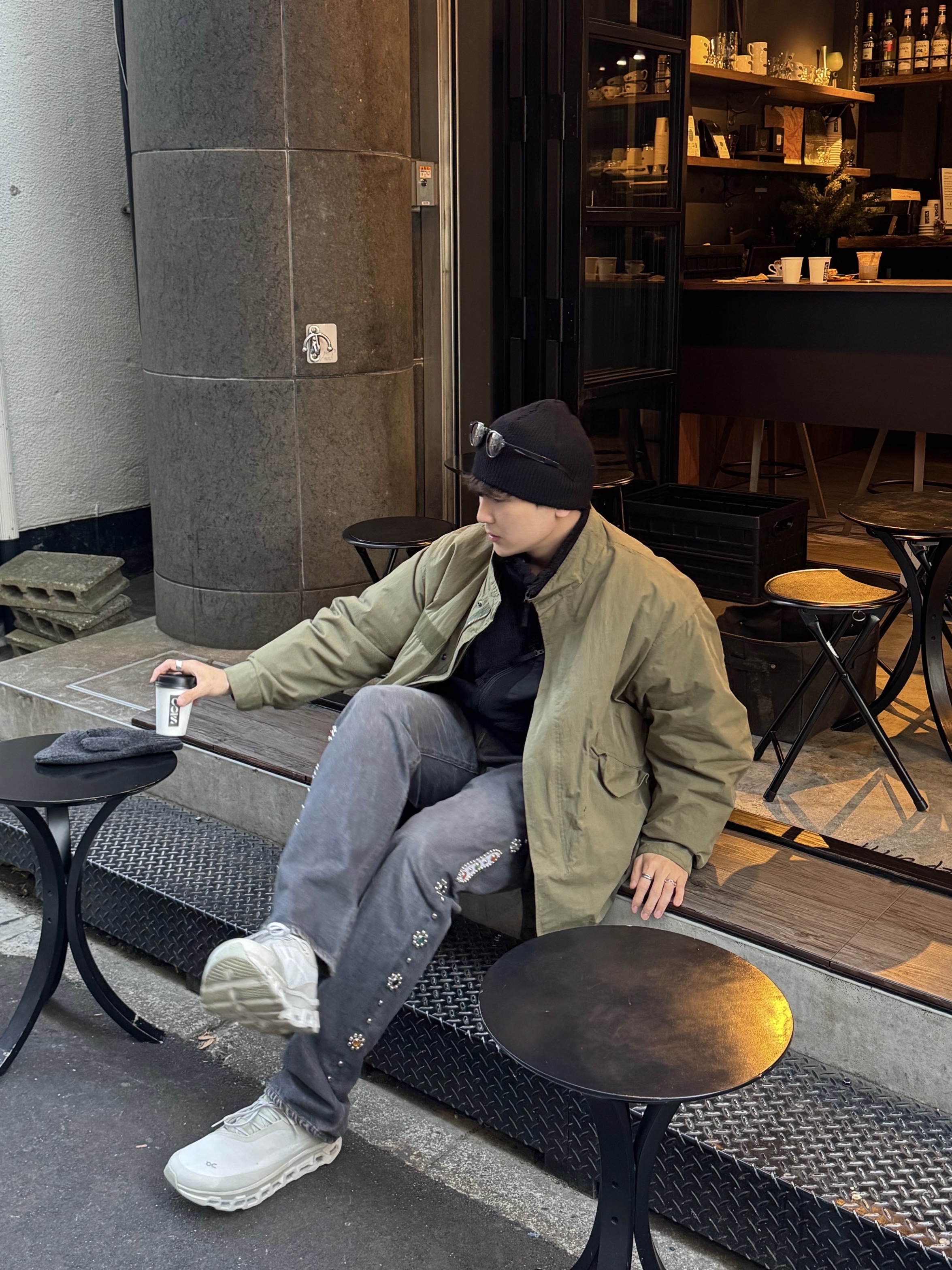 Kapital 14 oz. Denim 5P Monkey Cisco Gemstone Pants Black, On Running x Post Archive Faction (Paf) Cloudmonster 2 Moondust Chalk 착용 스타일