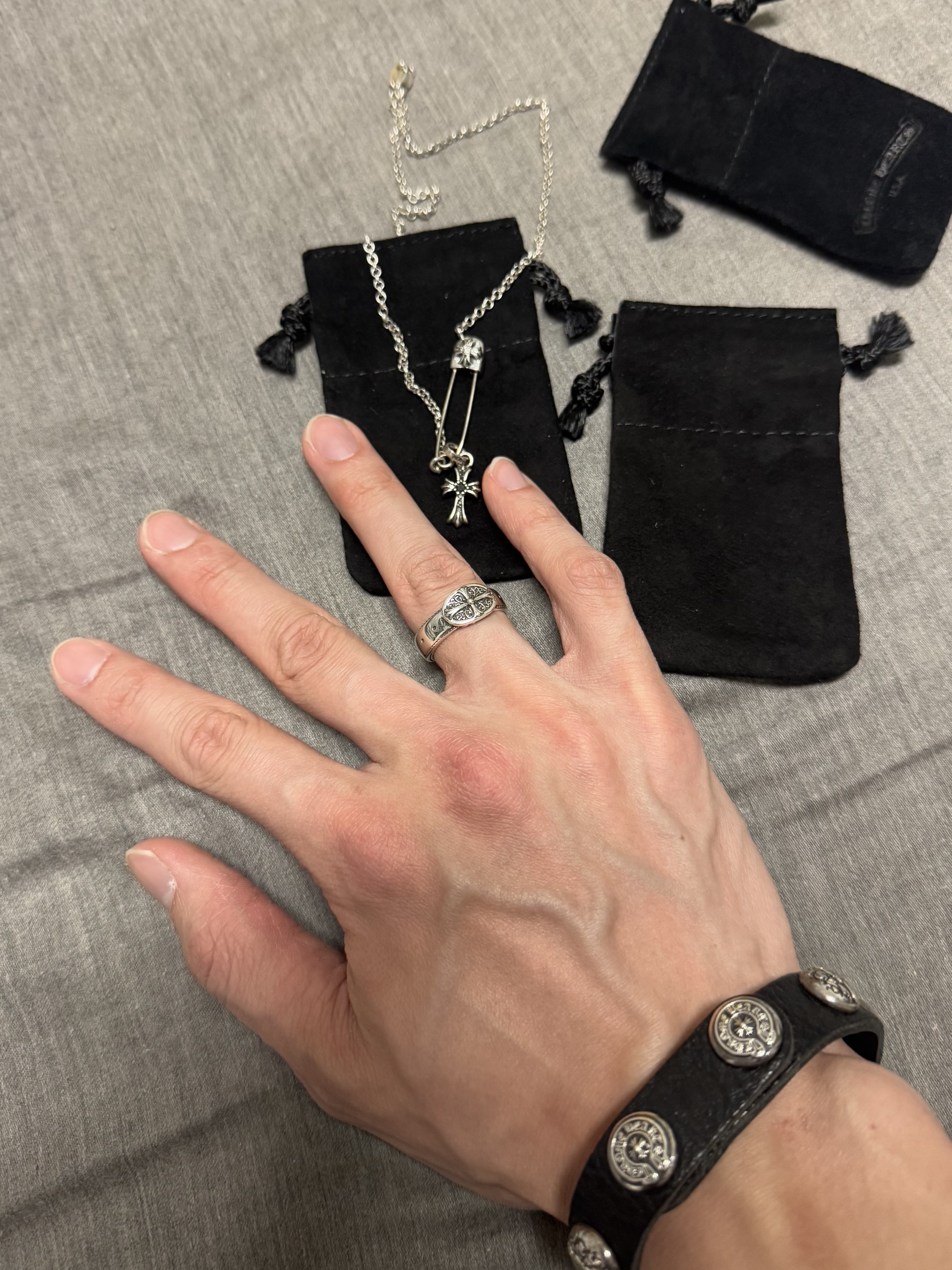 Hansroom Chrome Hearts Baby Fat Cross Charm Pave Dia 착용 스타일 - 2