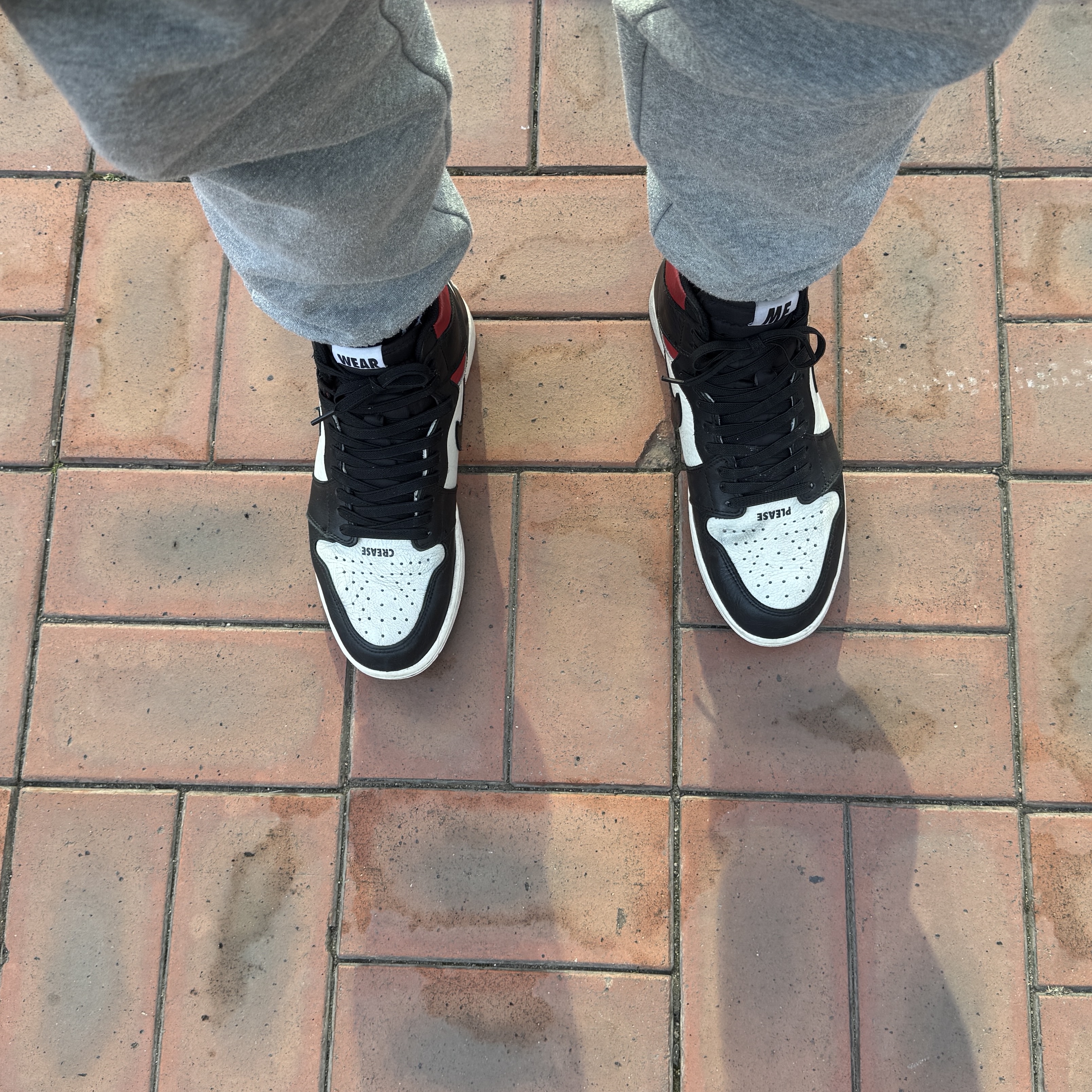 Jordan 1 Retro High Not for Resale Varsity Red 착용 스타일 - 3