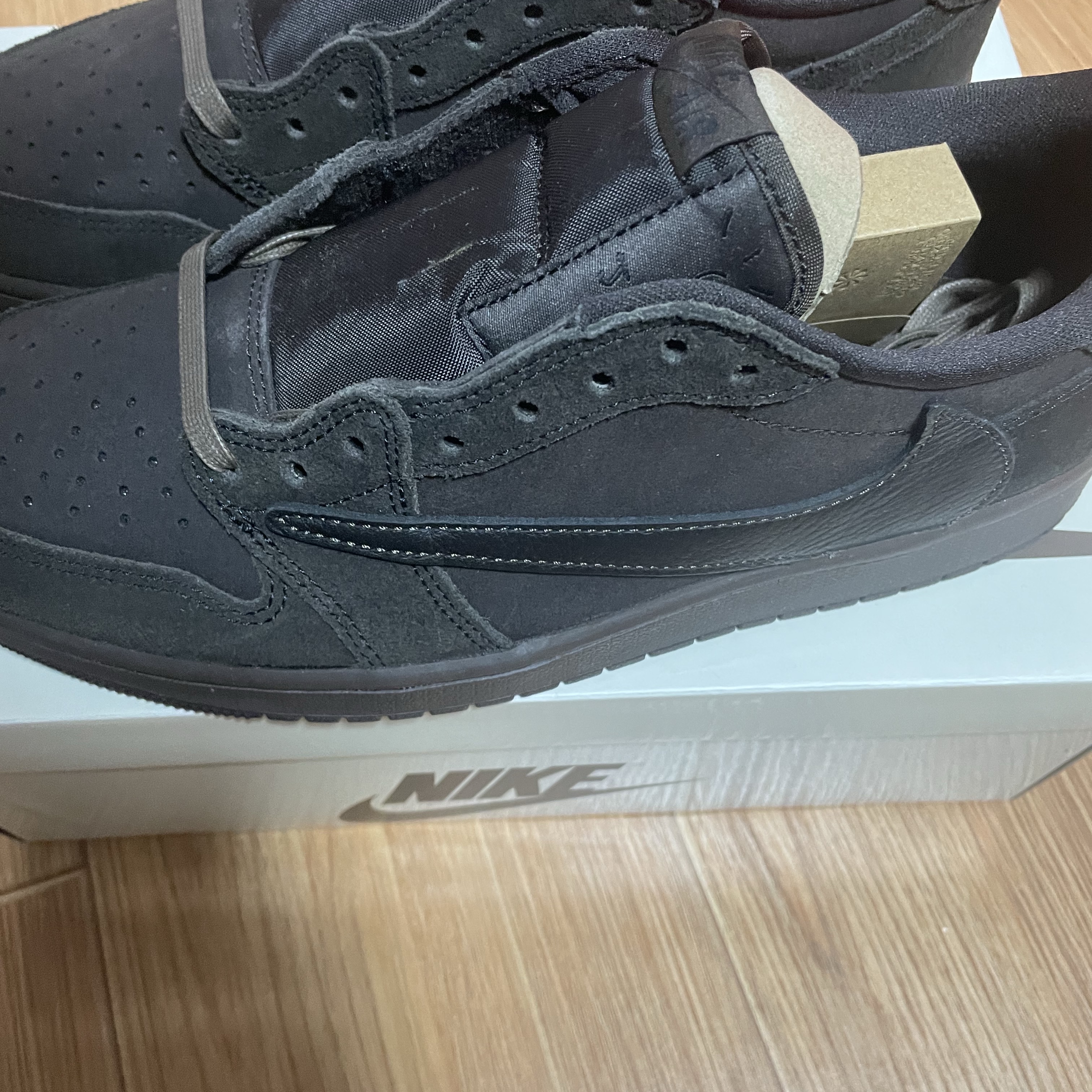 Jordan 1 x Travis Scott Retro Low OG SP Velvet Brown and Dark Mocha 착용 스타일