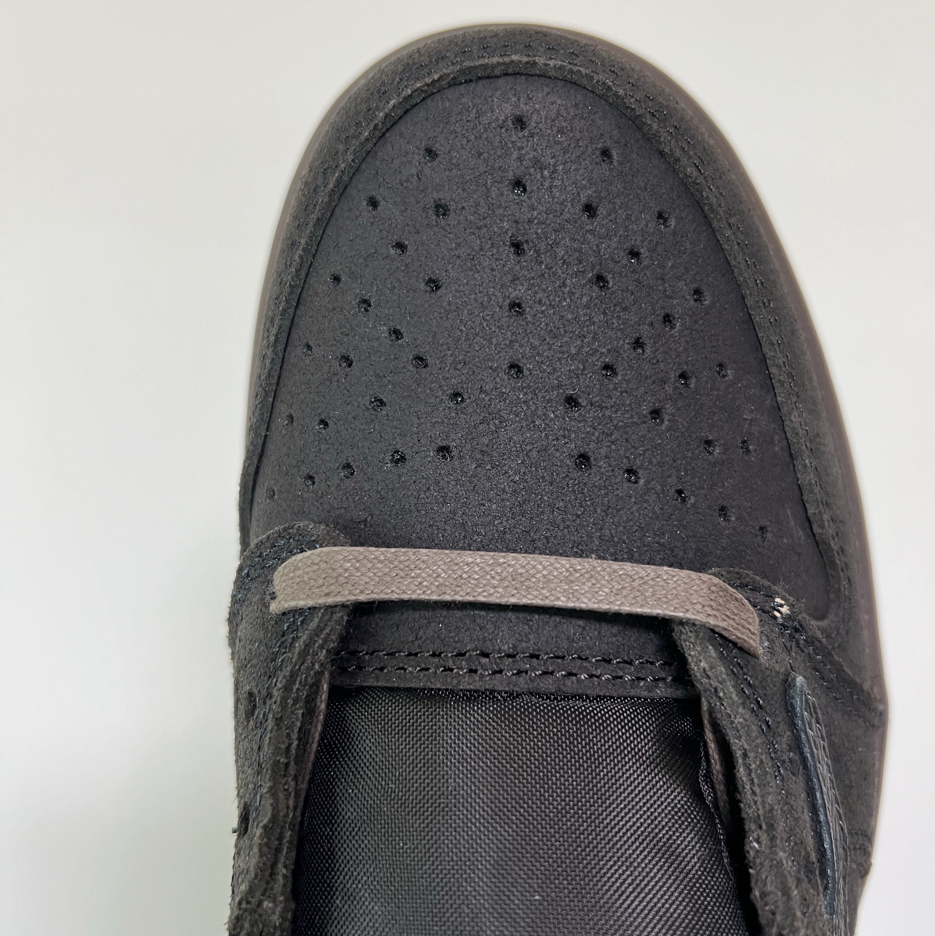Jordan 1 x Travis Scott Retro Low OG SP Velvet Brown and Dark Mocha 착용 스타일 - 4