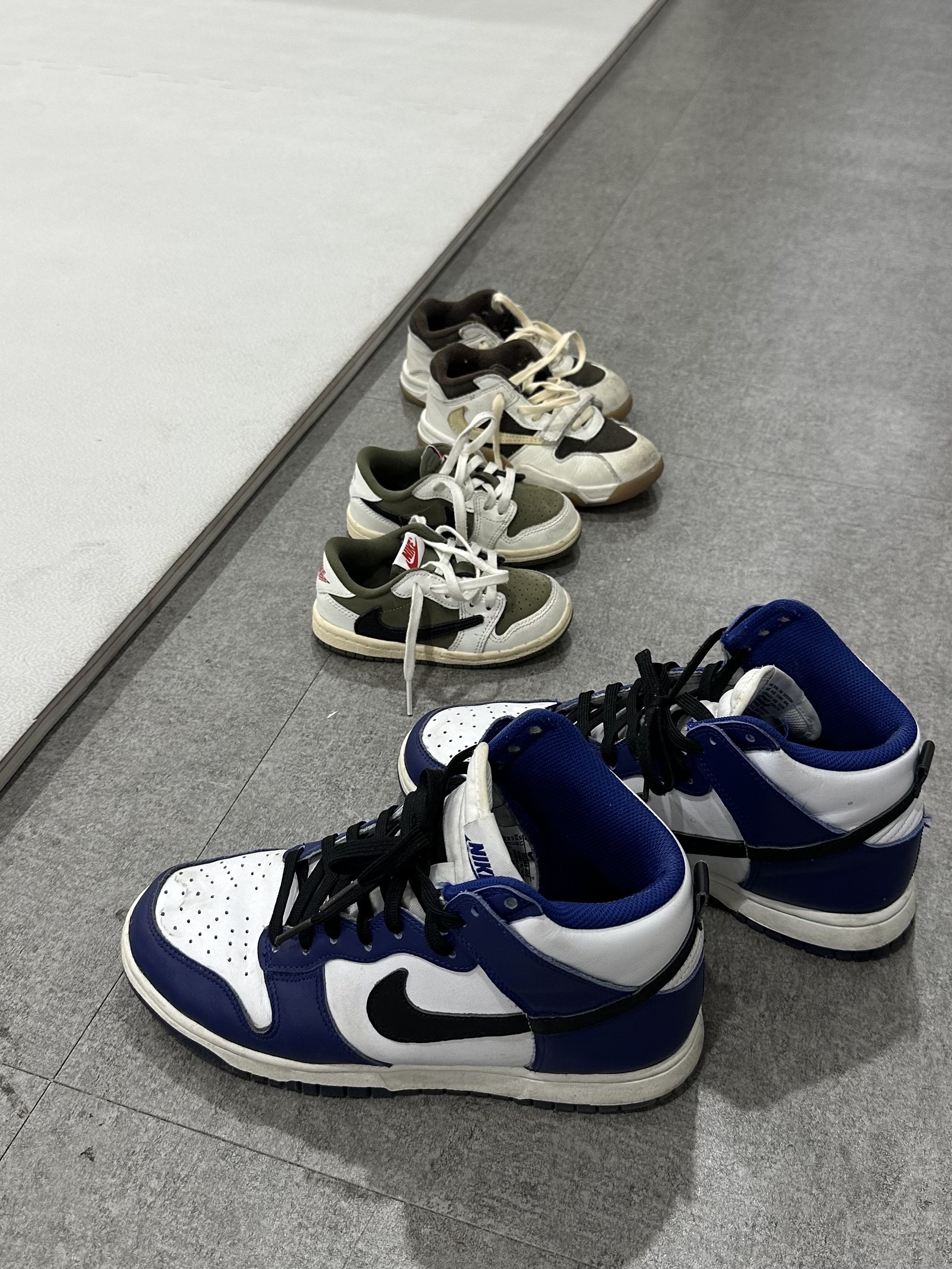 (W) Nike Dunk High Deep Royal Blue, (TD) Jordan x Travis Scott Jumpman Jack TR Sail and Dark Mocha 착용 스타일