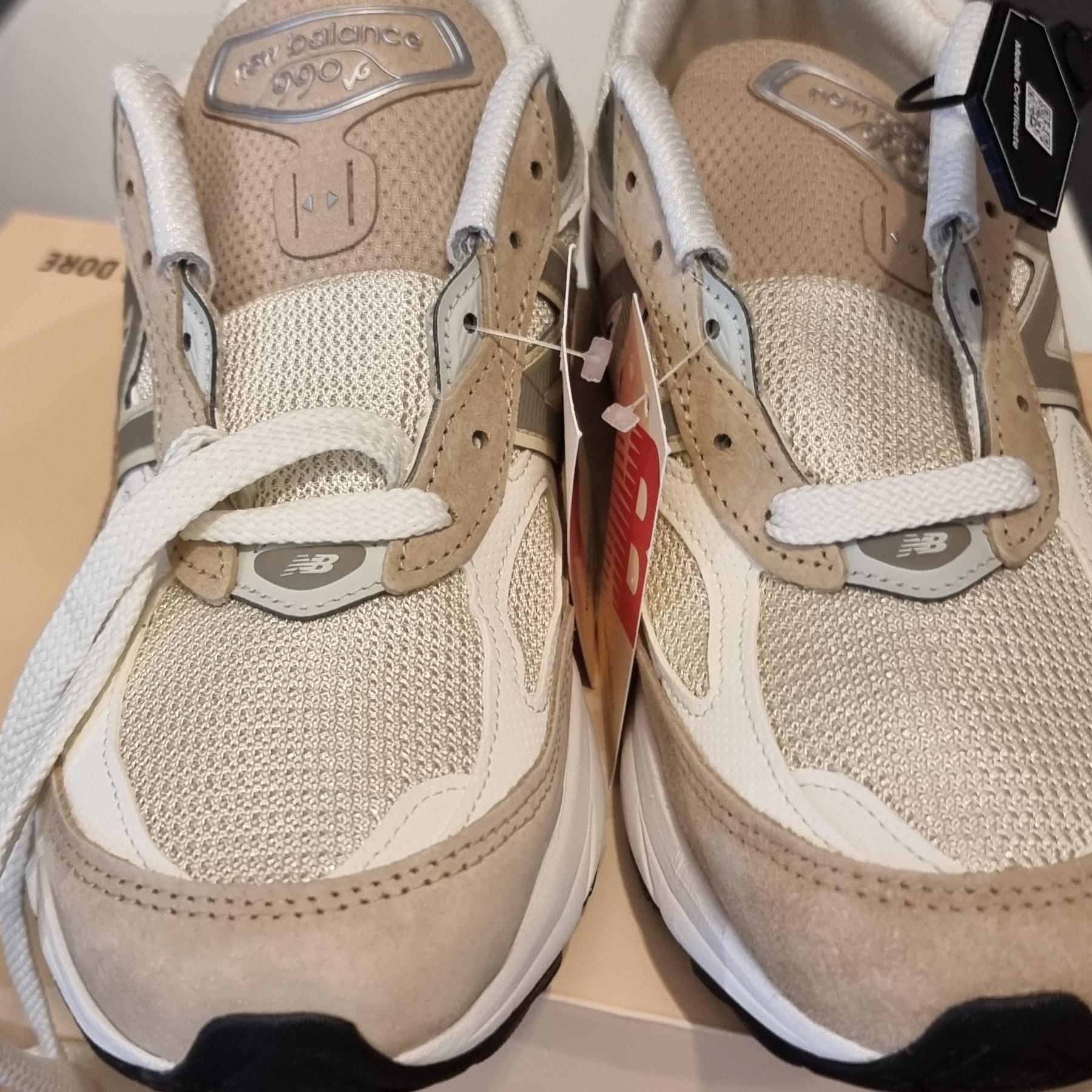 New Balance x Aime Leon Dore 990v6 Made in USA Tan 착용 스타일 - 6