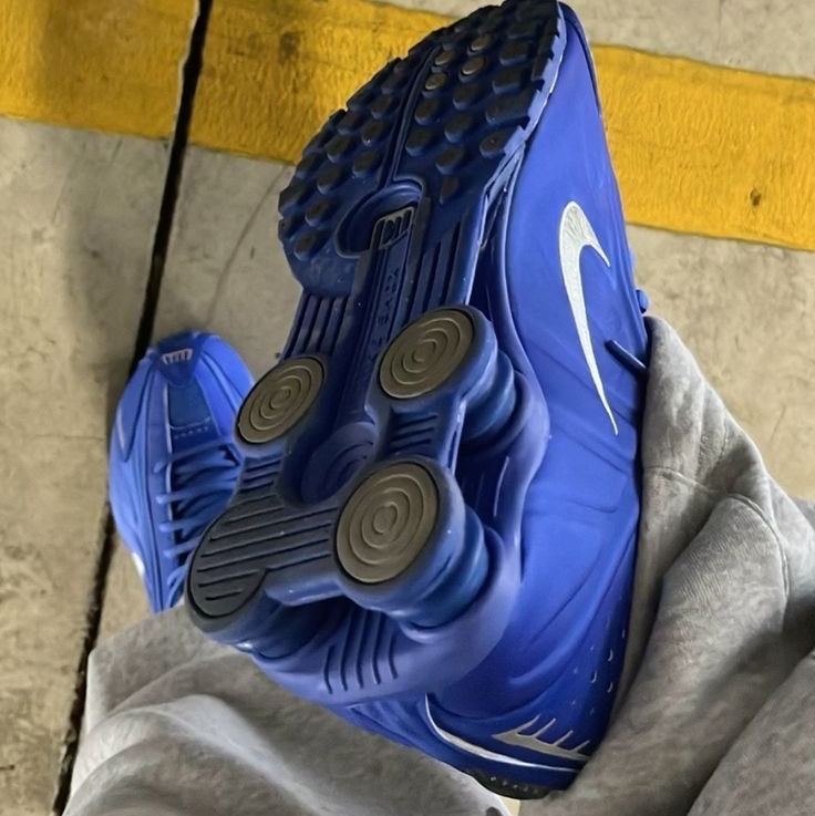 (W) Nike Shox R4 Racer Blue and Metallic Silver 착용 스타일 - 1