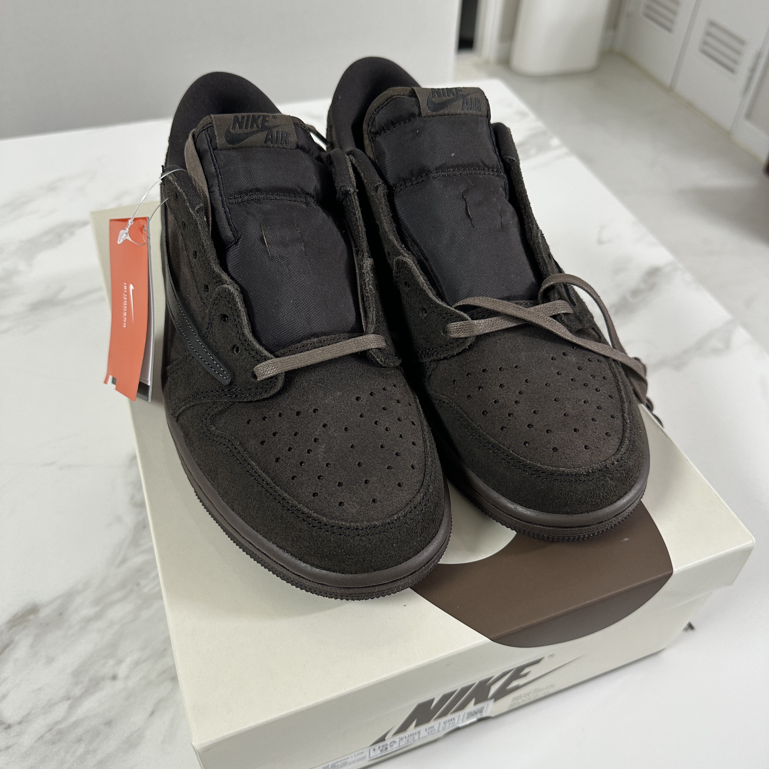 Jordan 1 x Travis Scott Retro Low OG SP Velvet Brown and Dark Mocha 착용 스타일 - 2