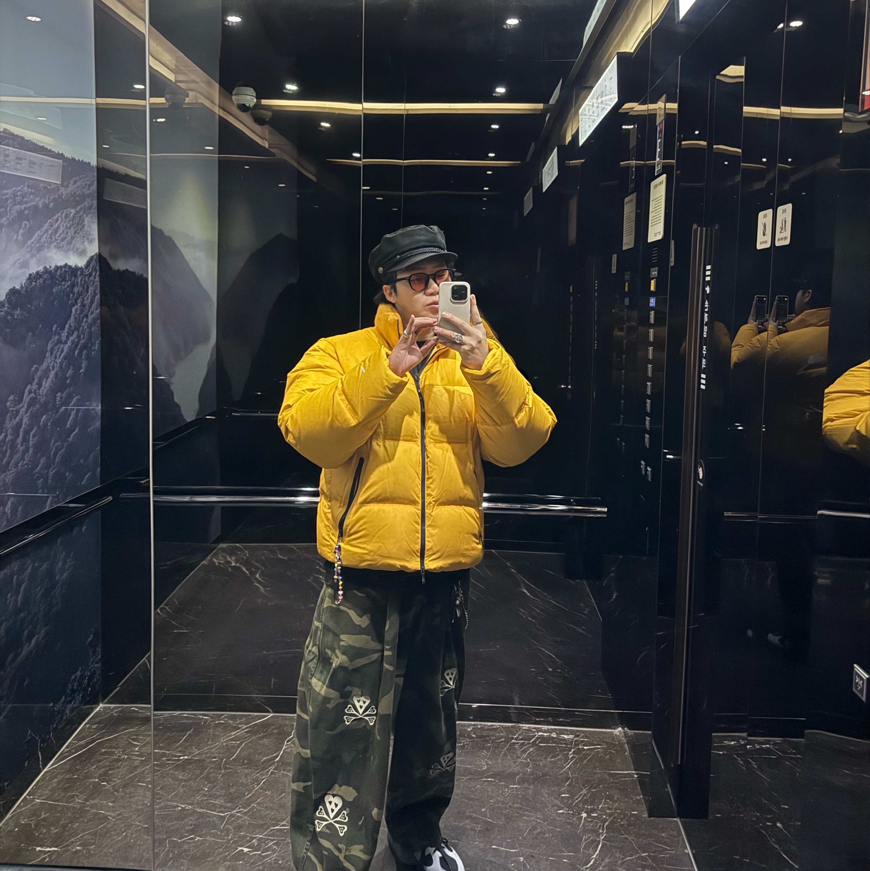 The North Face RMST Nuptse Jacket Summit Gold, New Balance WRPD Runner Light Chrome Blue Phantom 착용 스타일