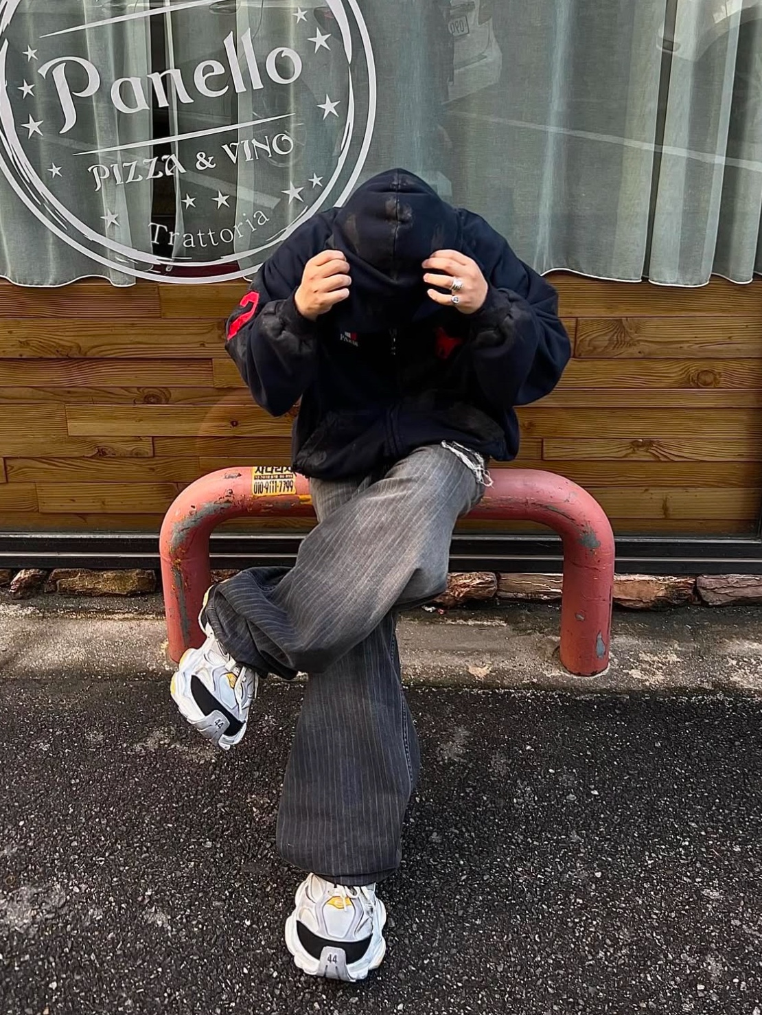 Balenciaga Cargo Sneakers Grey Black Yellow 착용 스타일