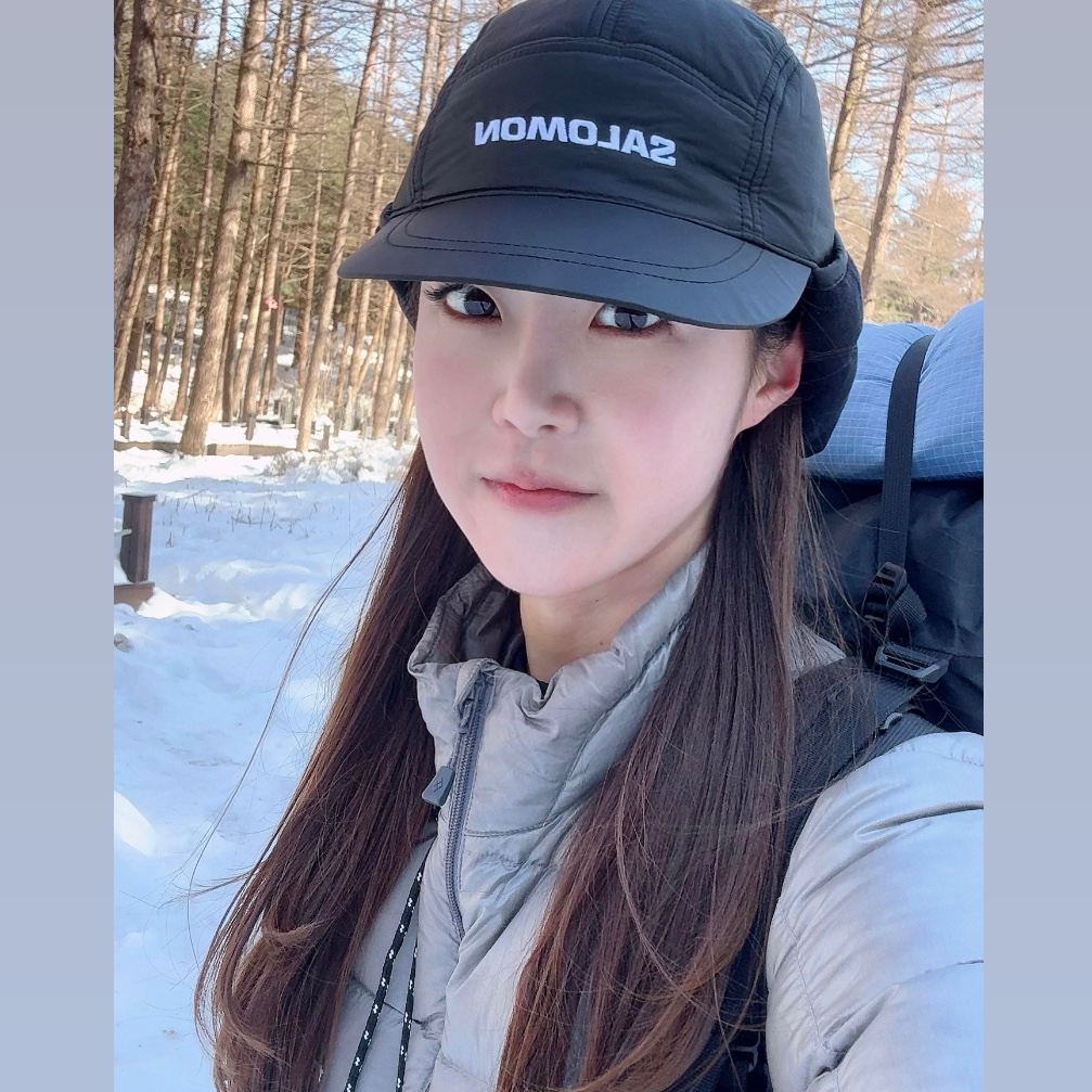 Salomon Thermo Trapper Hat Black 착용 스타일