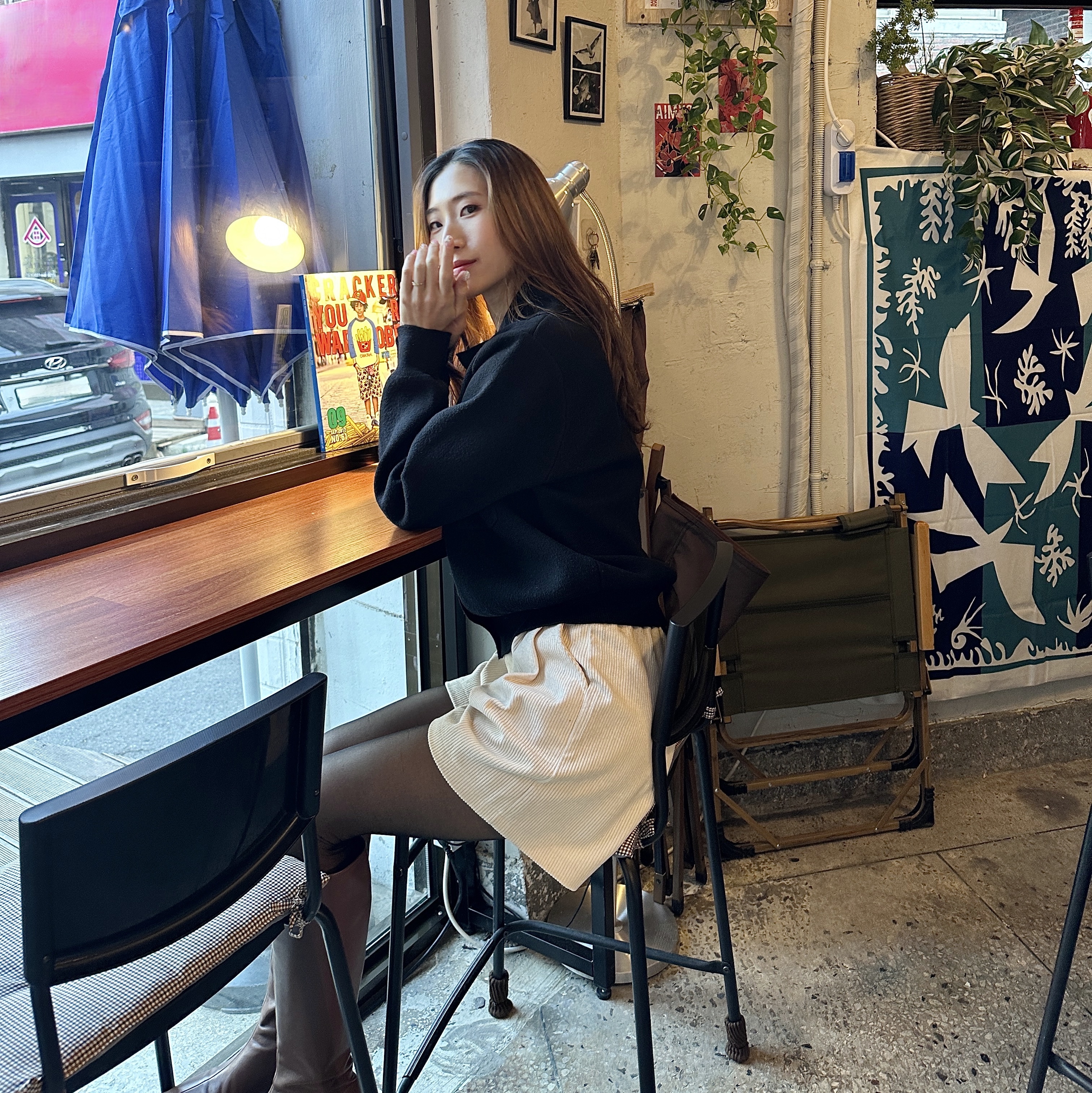 Fendi Mon Tresor FF Motif Leather Mini Bag Brown 착용 스타일 - 5