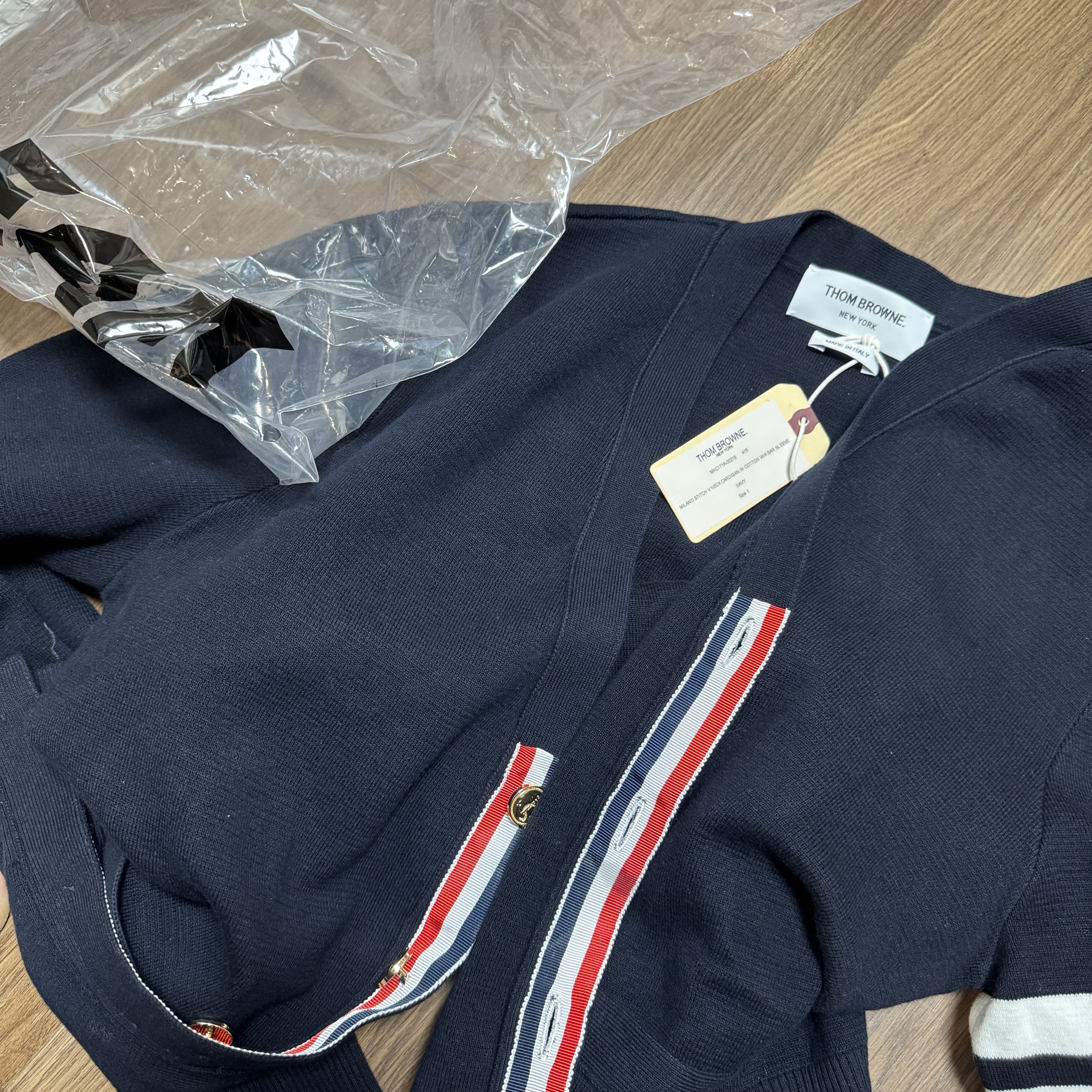 Thom Browne Milano Stitch 4-Bar Cardigan Navy 착용 스타일 - 1