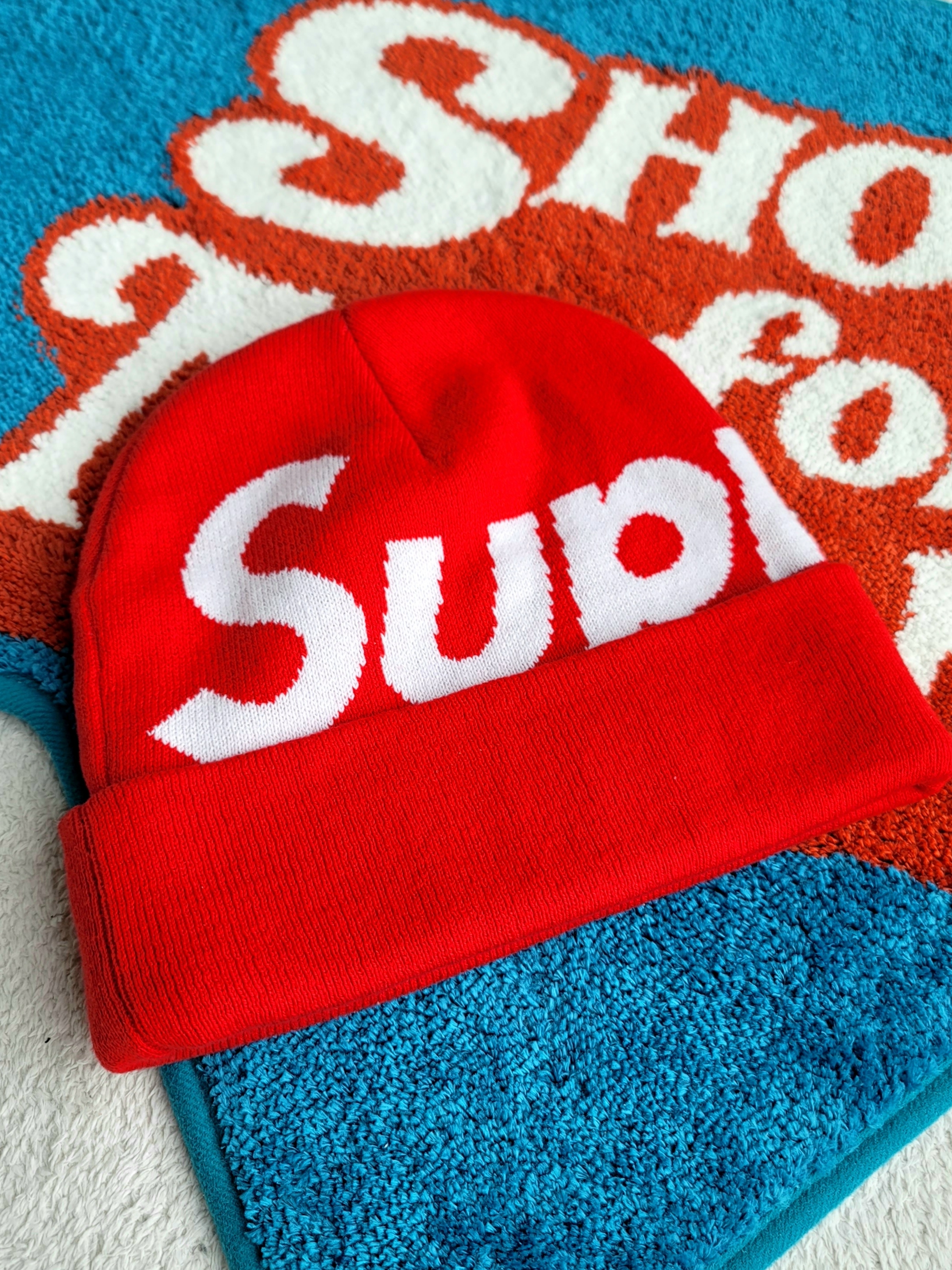 Supreme Big Logo Beanie Red - 21FW 착용 스타일 - 1